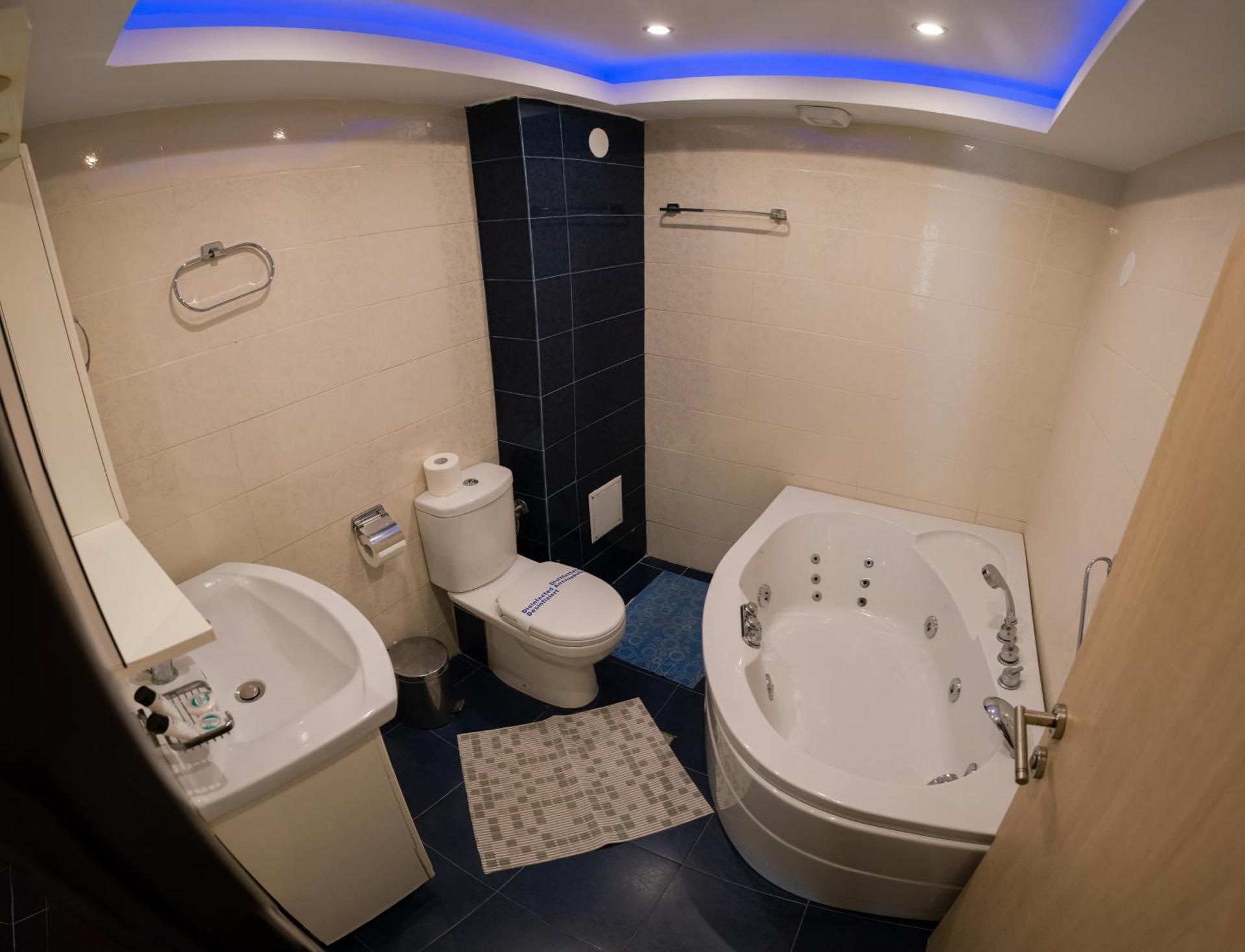 Halkidiki Palace - Photo 37