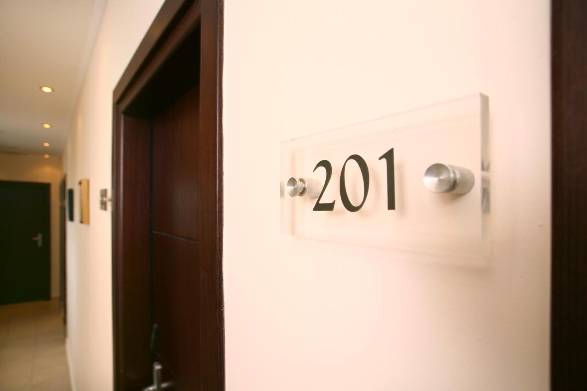 HOTEL HILL - Photo 6