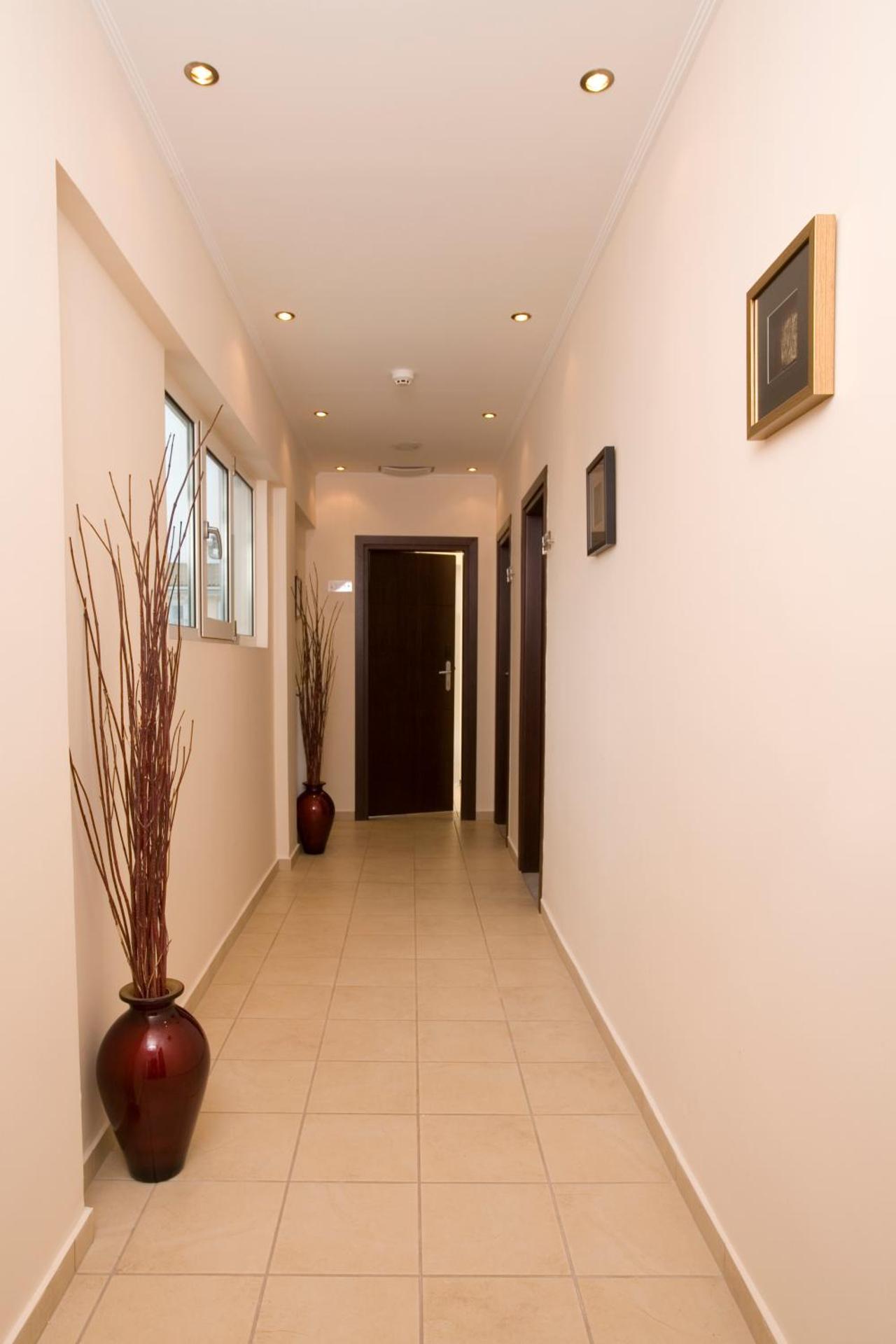 HOTEL HILL - Photo 4