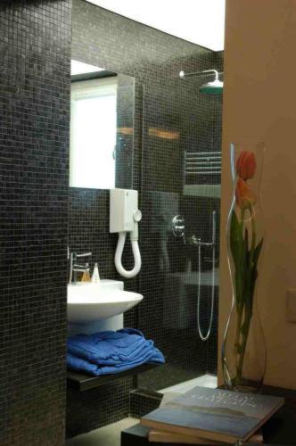 Ucciardhome Hotel - Photo 4