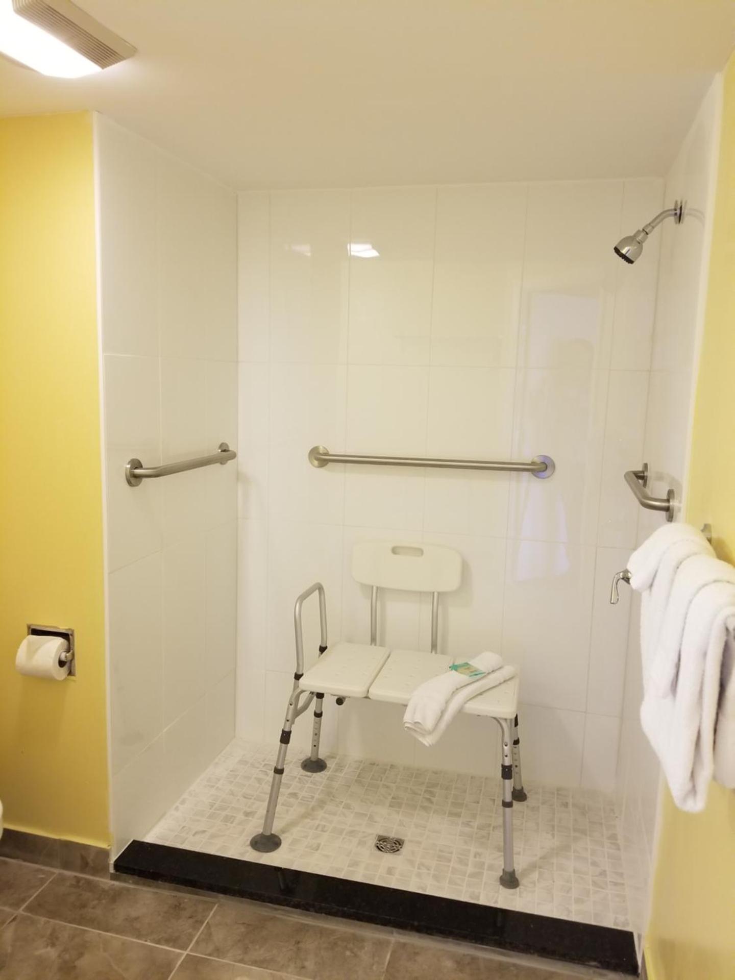 Shining Light Inn & Suites - Photo 17