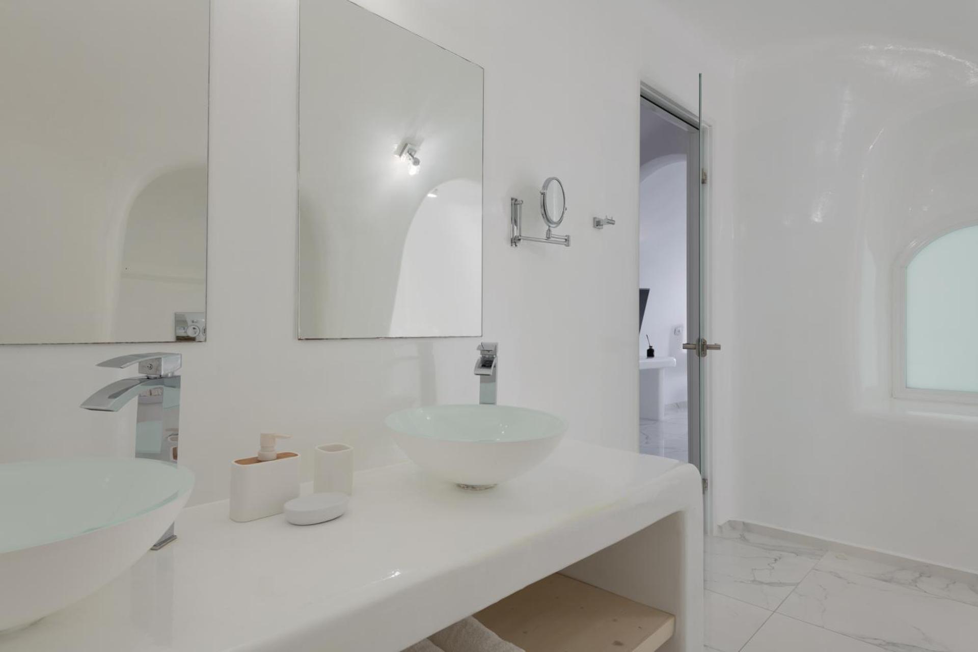 White Concept Caves - Photo 11