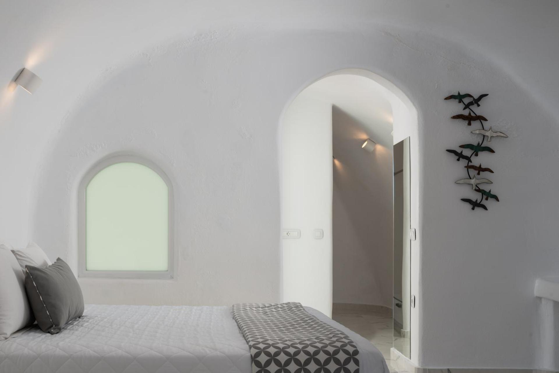 White Concept Caves - Photo 17