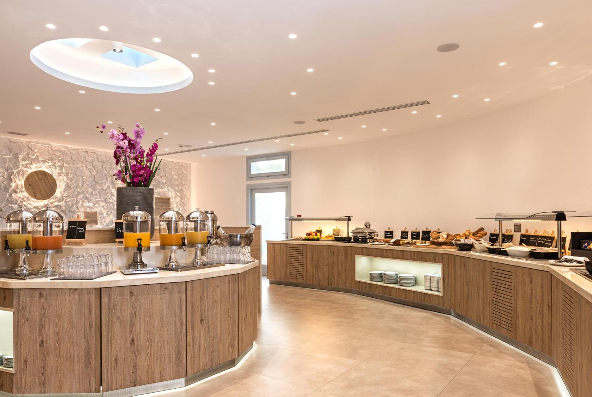 Santorini Kastelli Resort - Photo 31