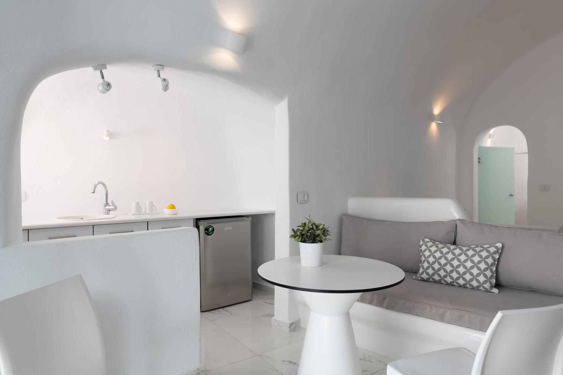 White Concept Caves - Photo 19