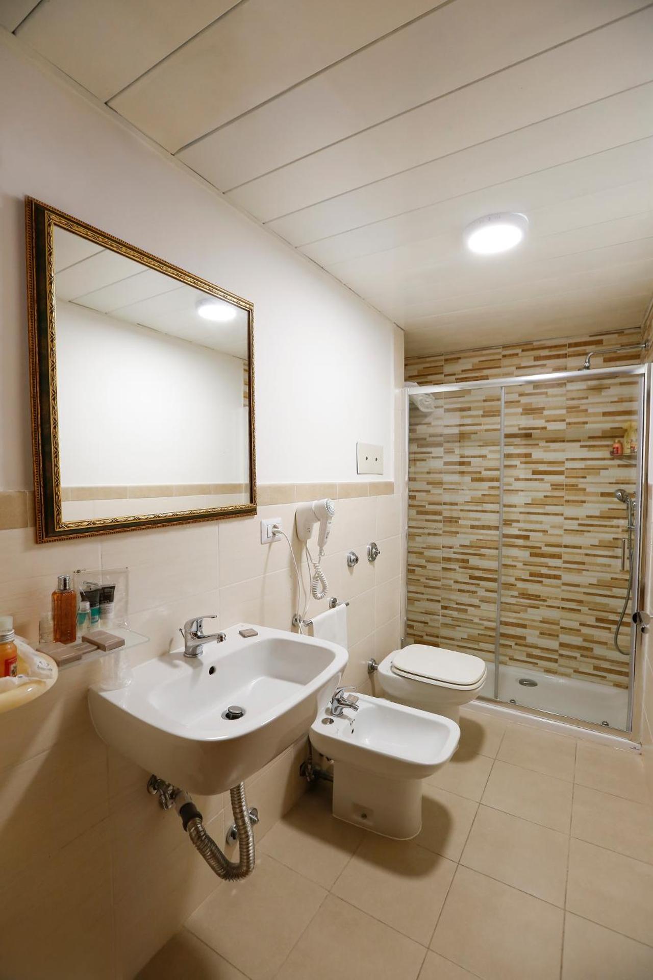 Hotel Royal Palace - Photo 93