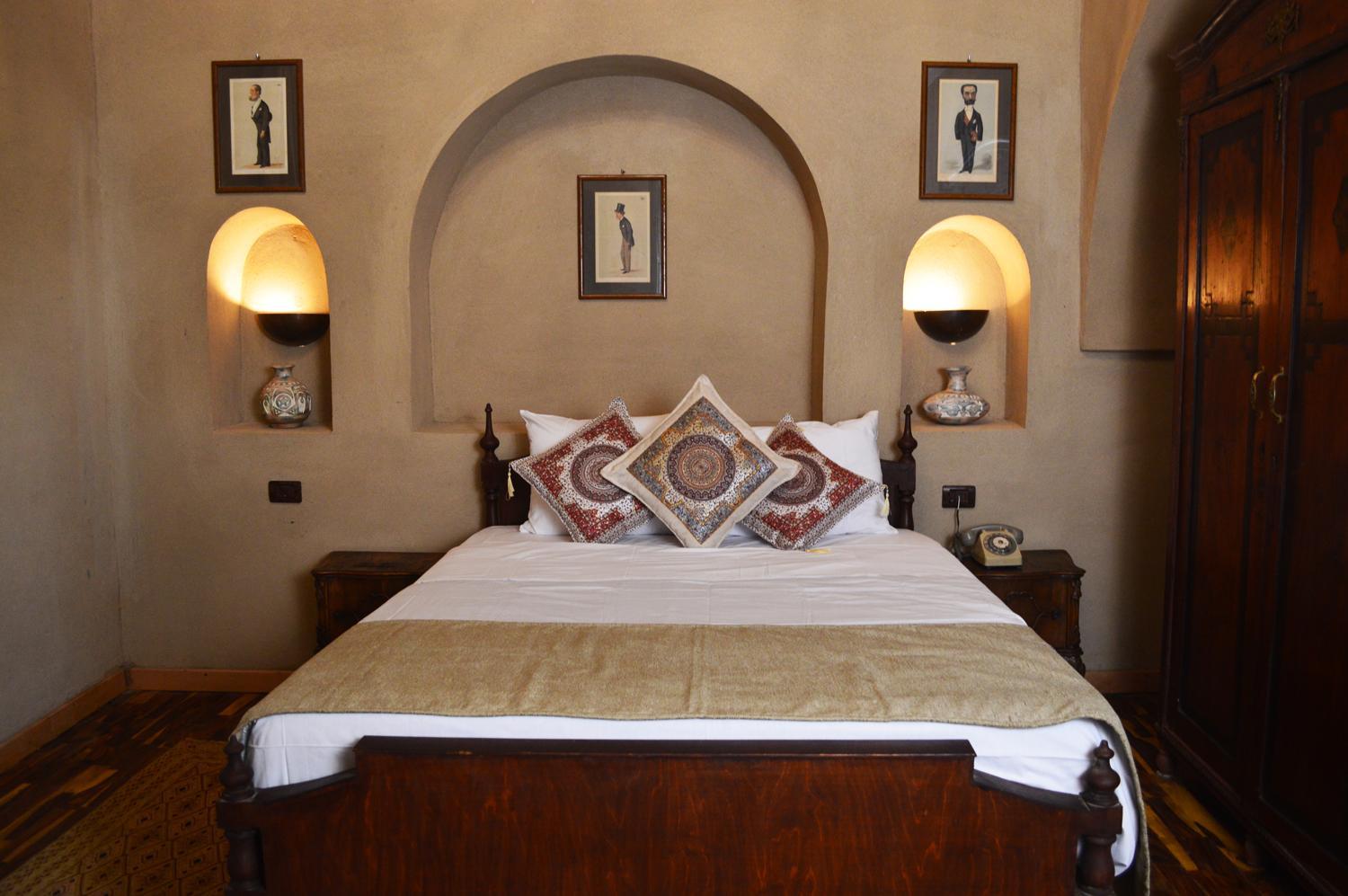 Queen Room with Balcony - Pearl