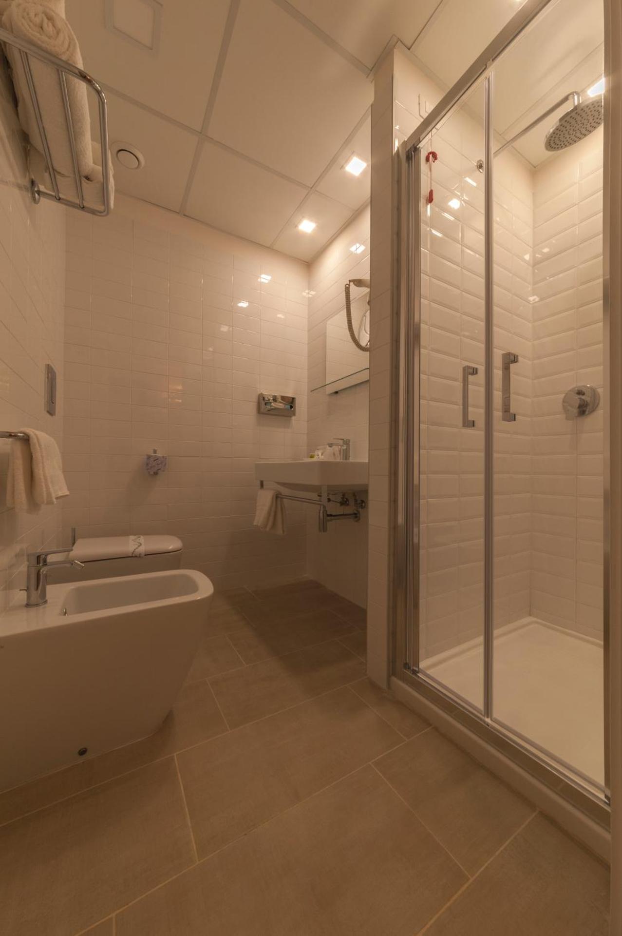 Summit Hotel - Photo 73