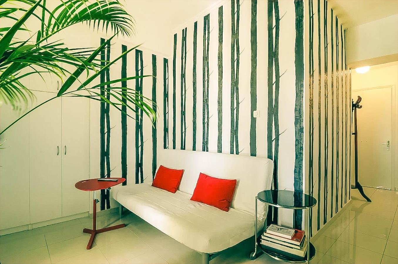 Apartment with Balcony - Photo 4