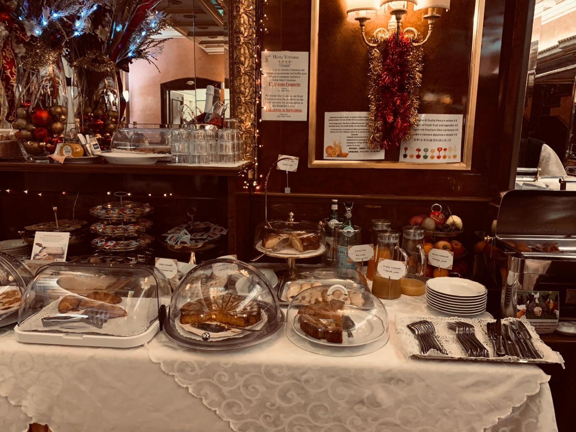 Hotel Vittoria - Photo 32