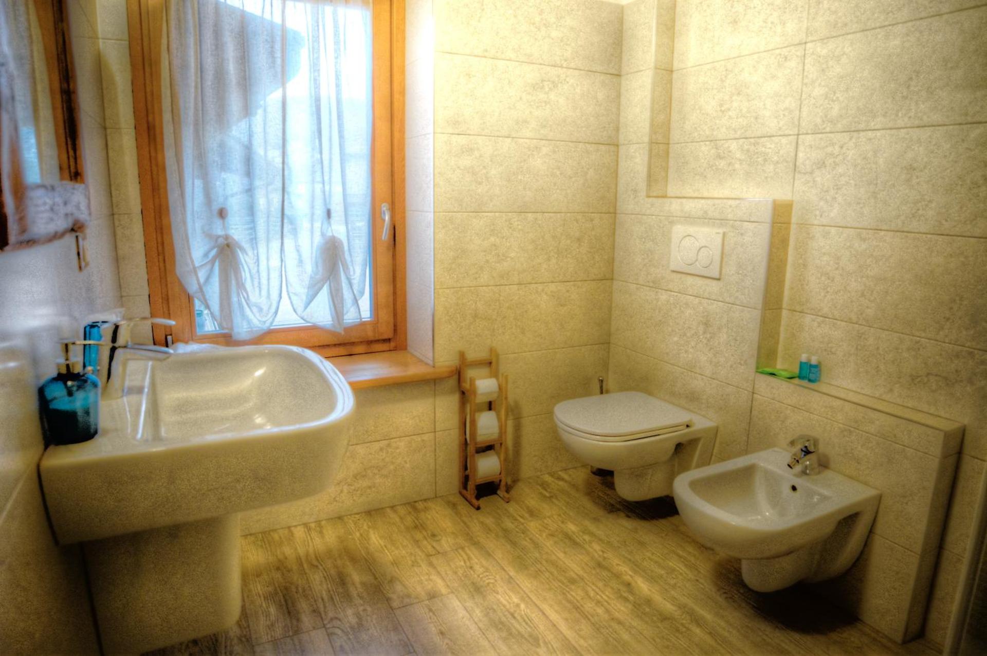 Double Room with Private Bathroom - Photo 2