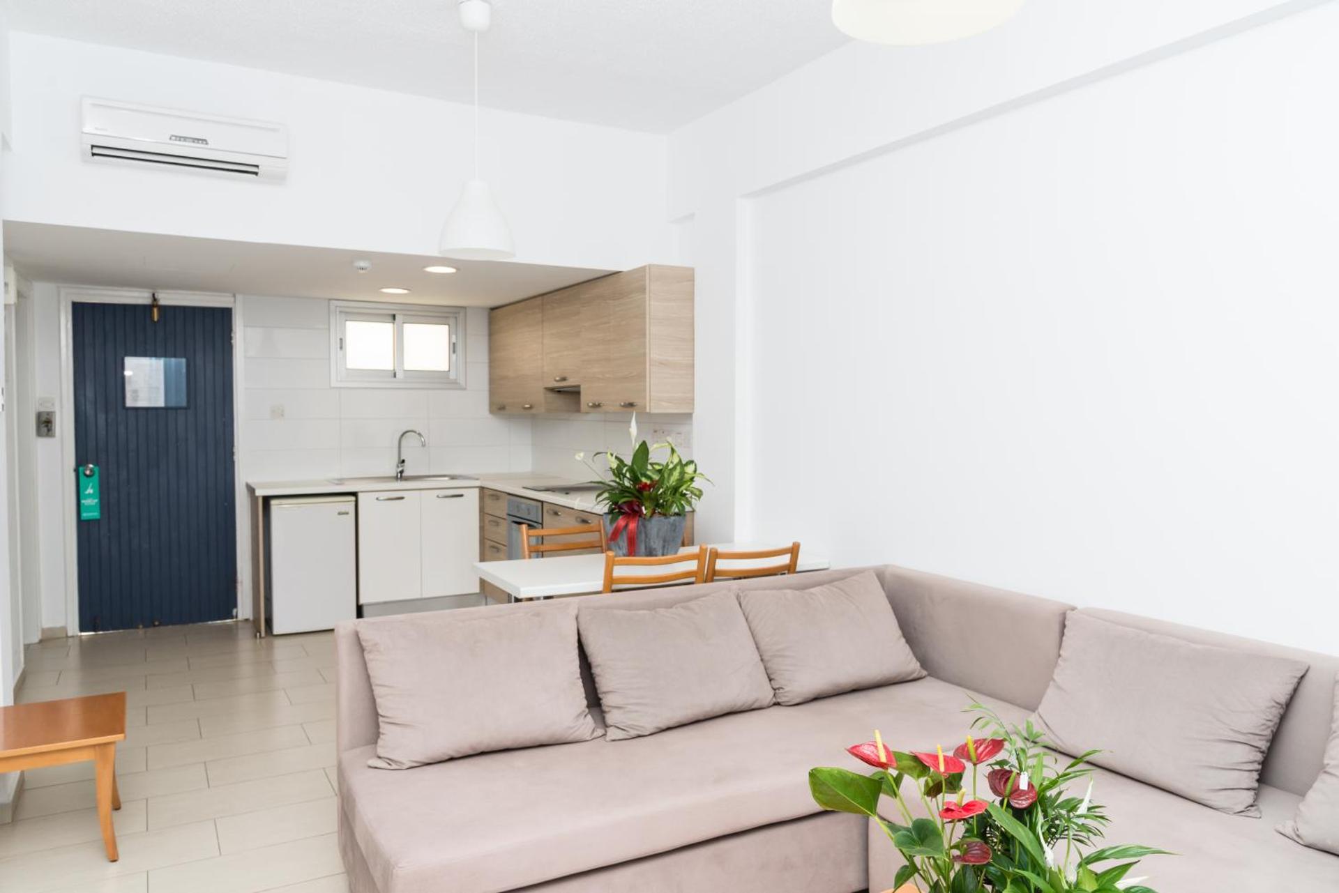 Helios Bay Hotel and Suites - Photo 11