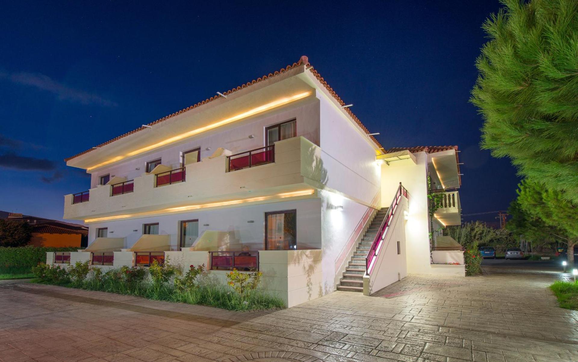 Canadian Hotel - Photo 21