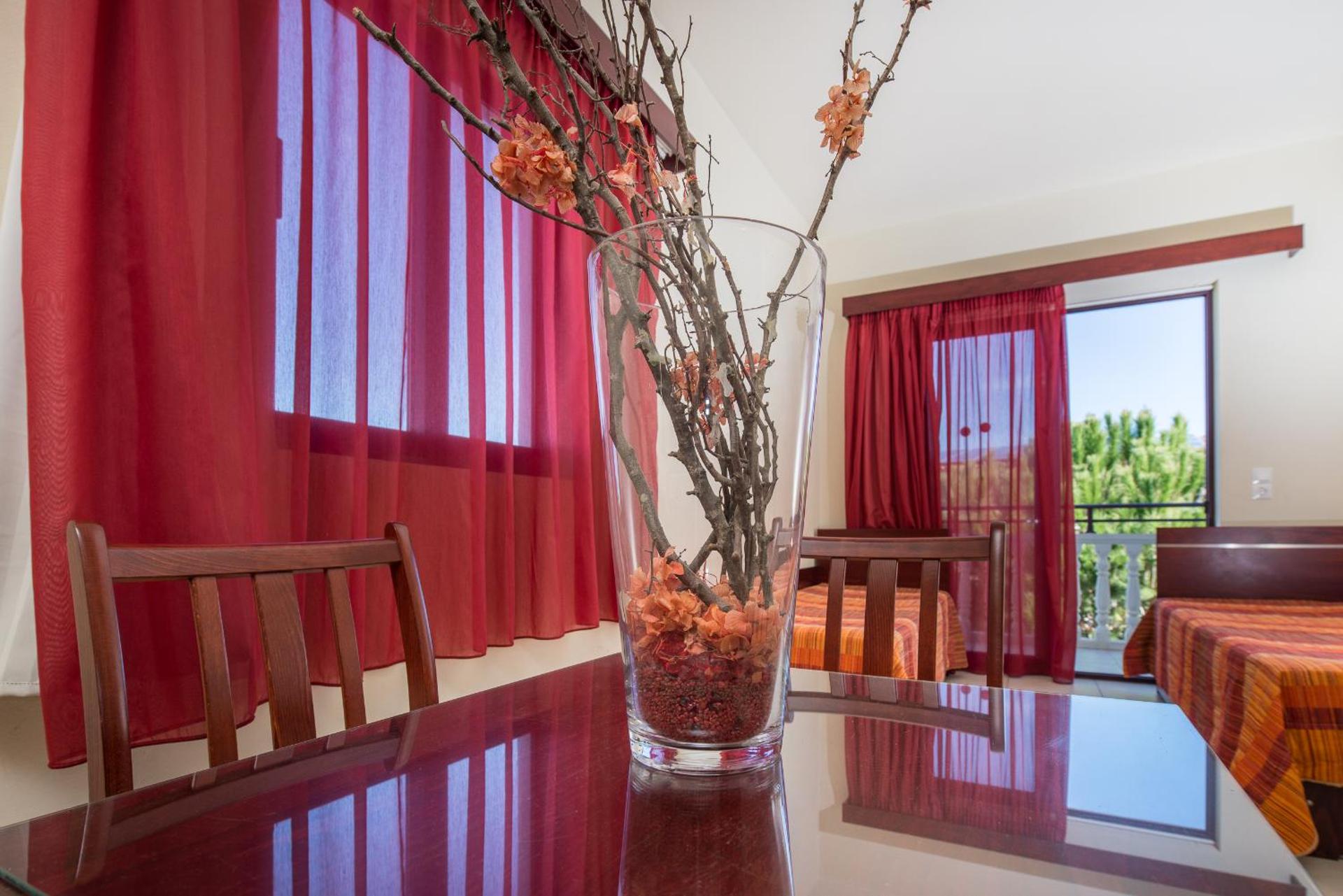 Canadian Hotel - Photo 27