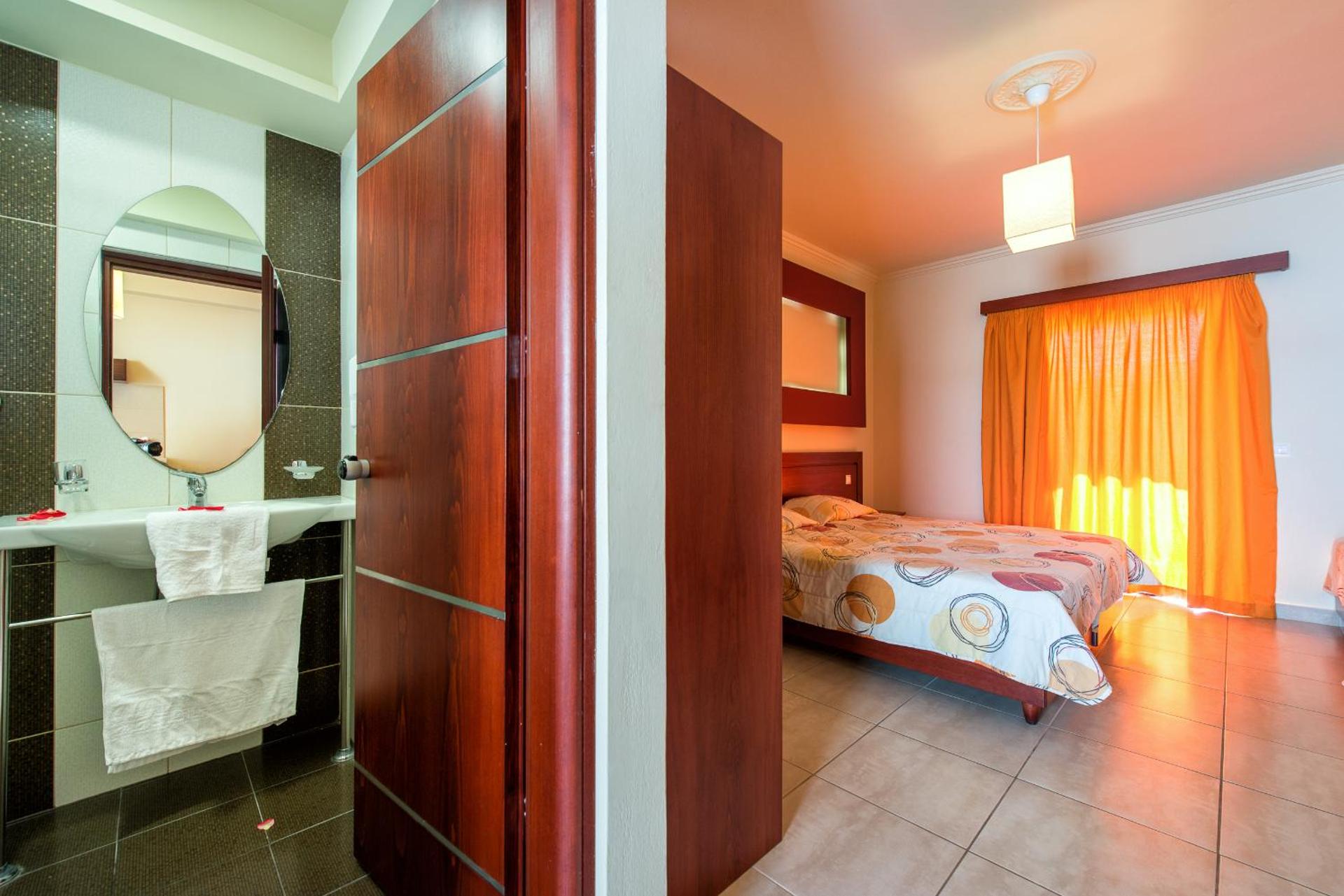 Canadian Hotel - Photo 44