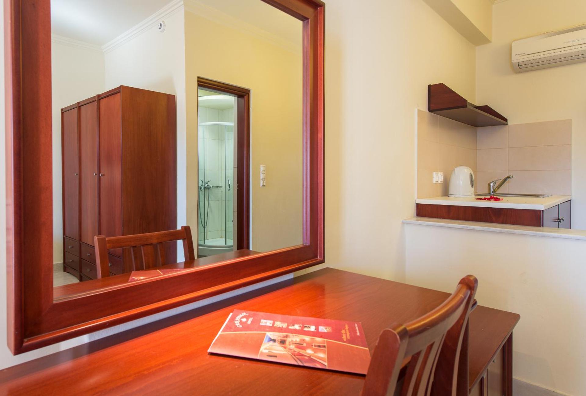 Canadian Hotel - Photo 45