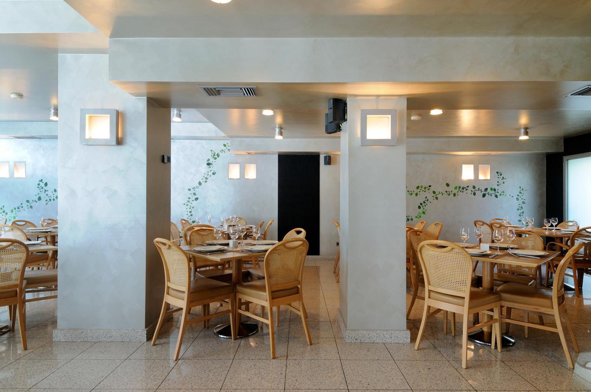Maniatis Hotel - Photo 37