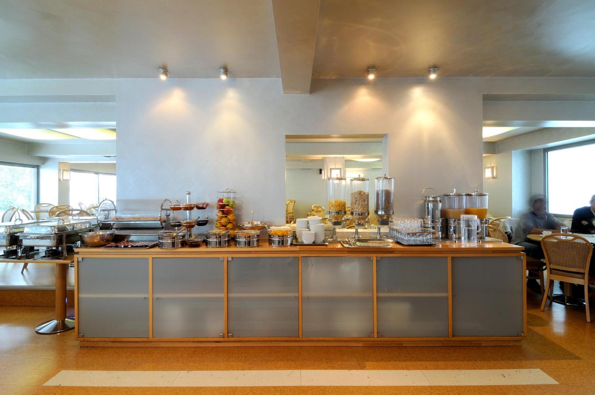 Maniatis Hotel - Photo 45