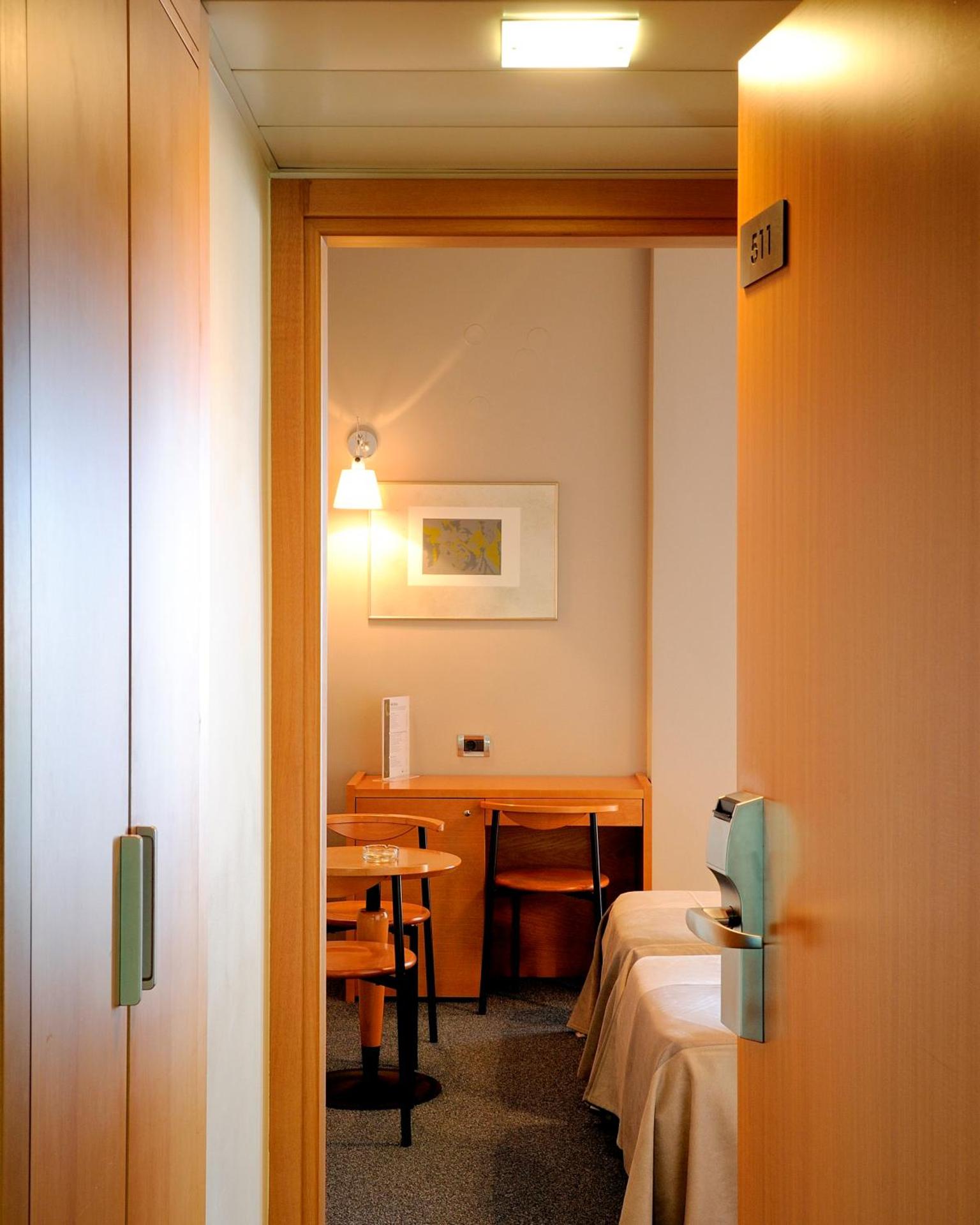 Maniatis Hotel - Photo 10