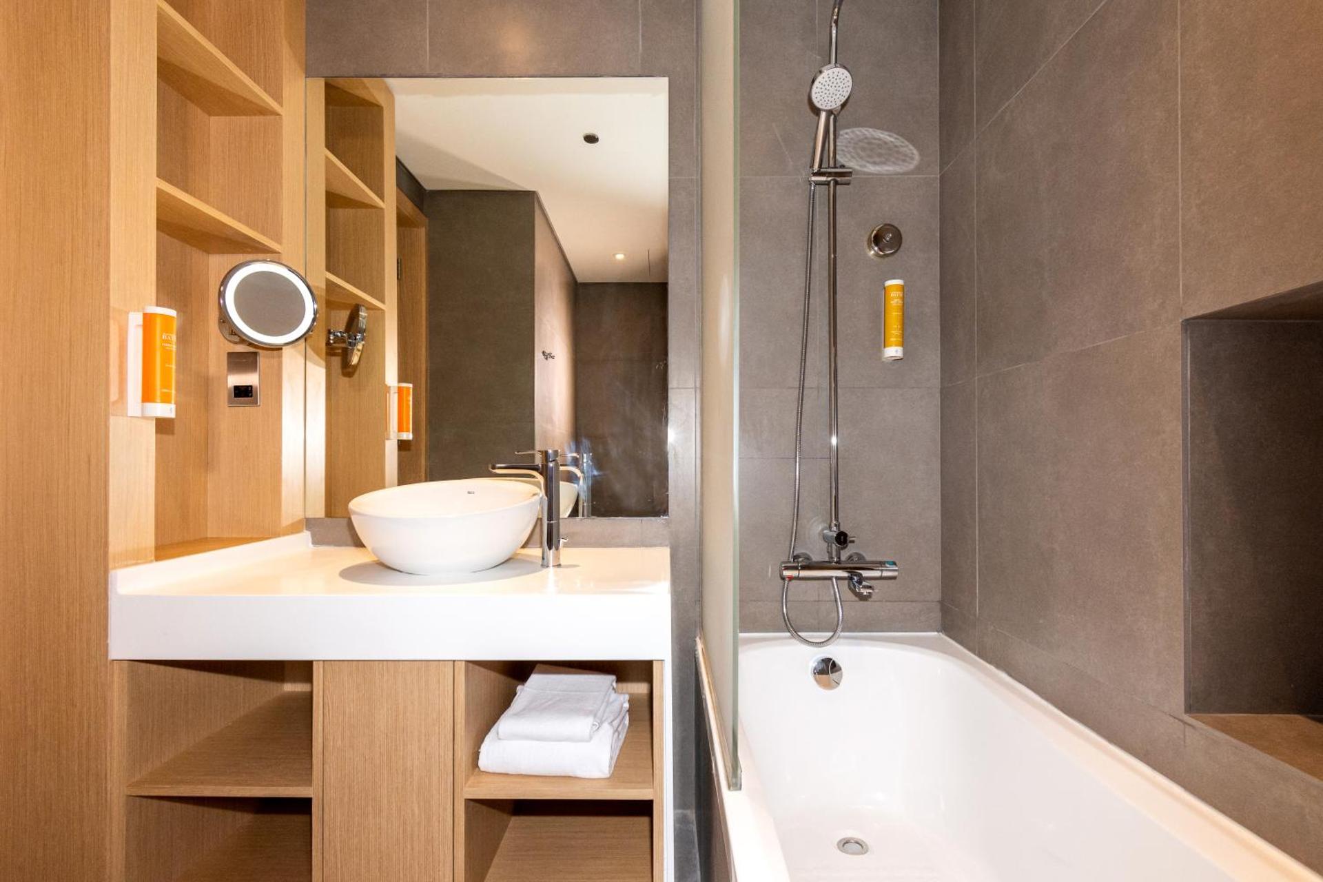 Premier Inn Dubai Dragon Mart - Photo 26