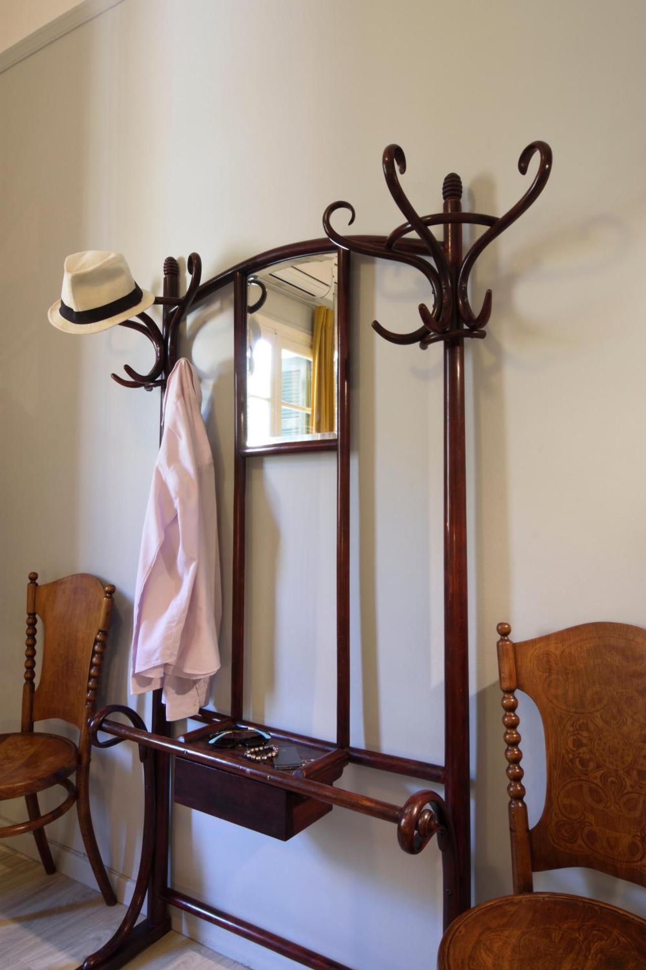 Apartment with Mountain View - Photo 4