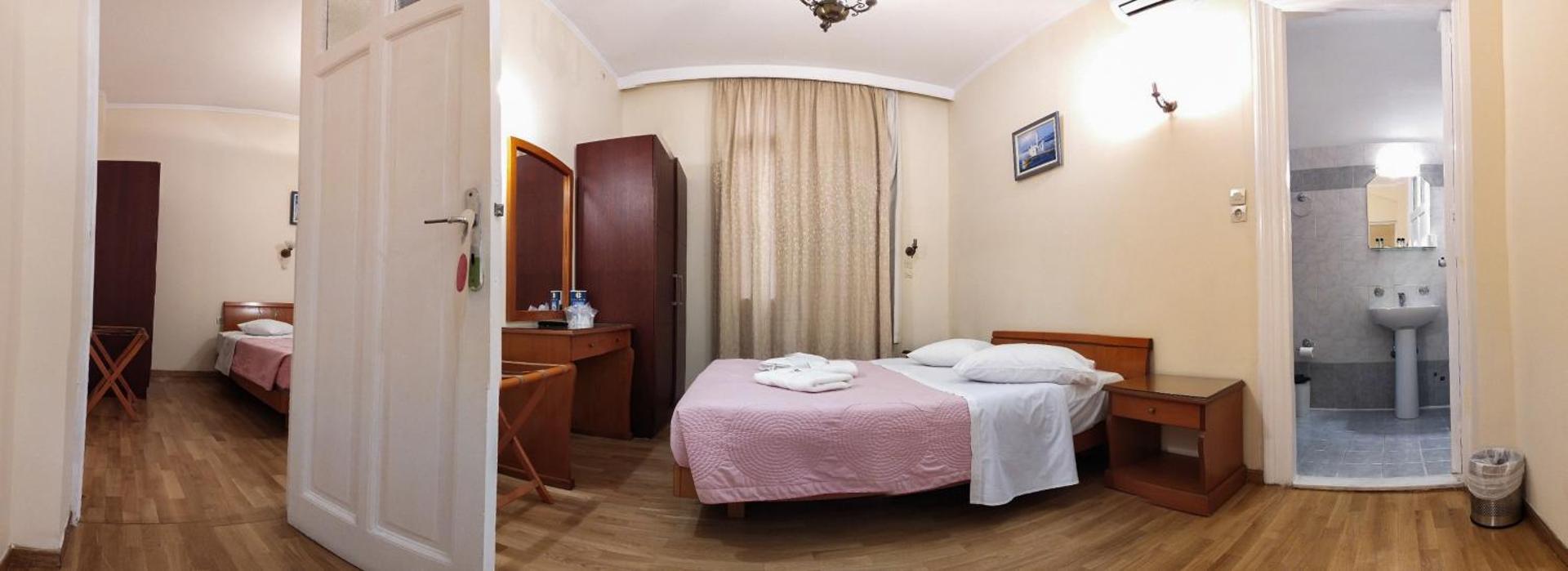 Family Room (2 Adults + 2 Children)