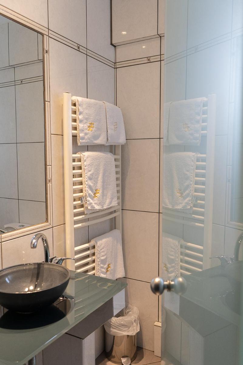 HOTEL HILL - Photo 24