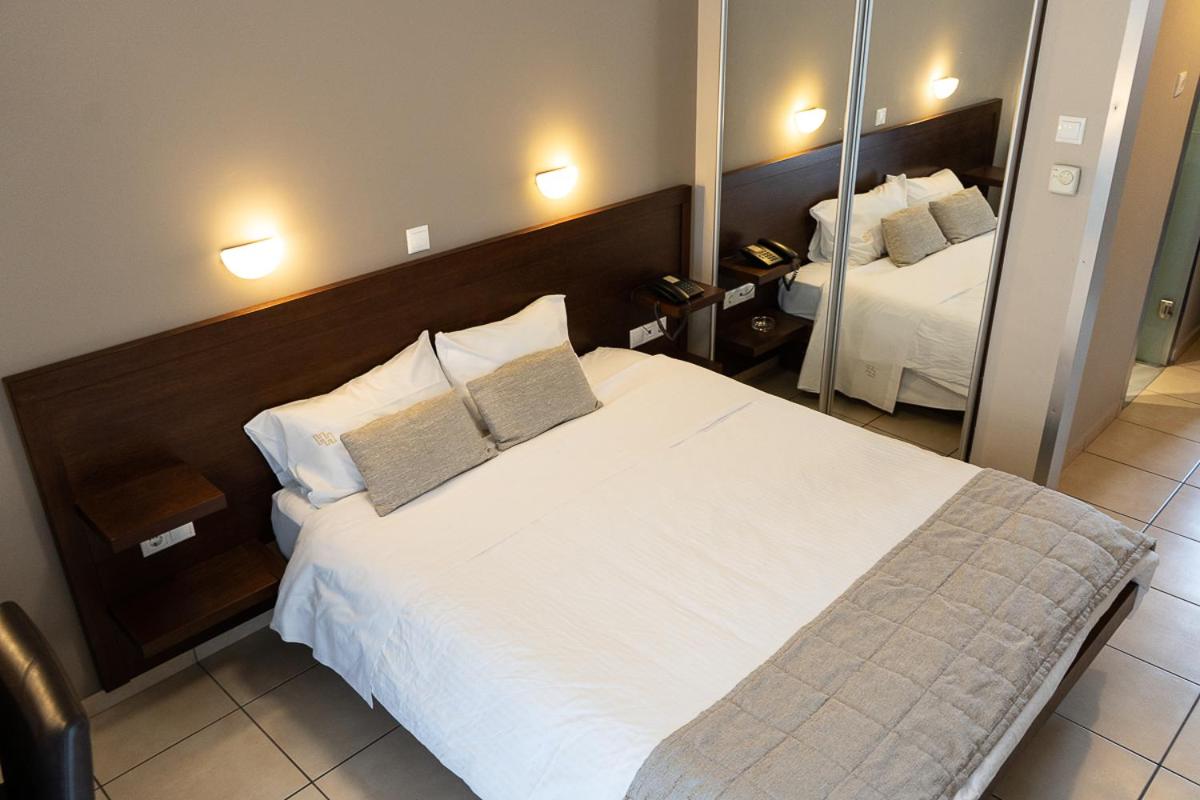 HOTEL HILL - Photo 8