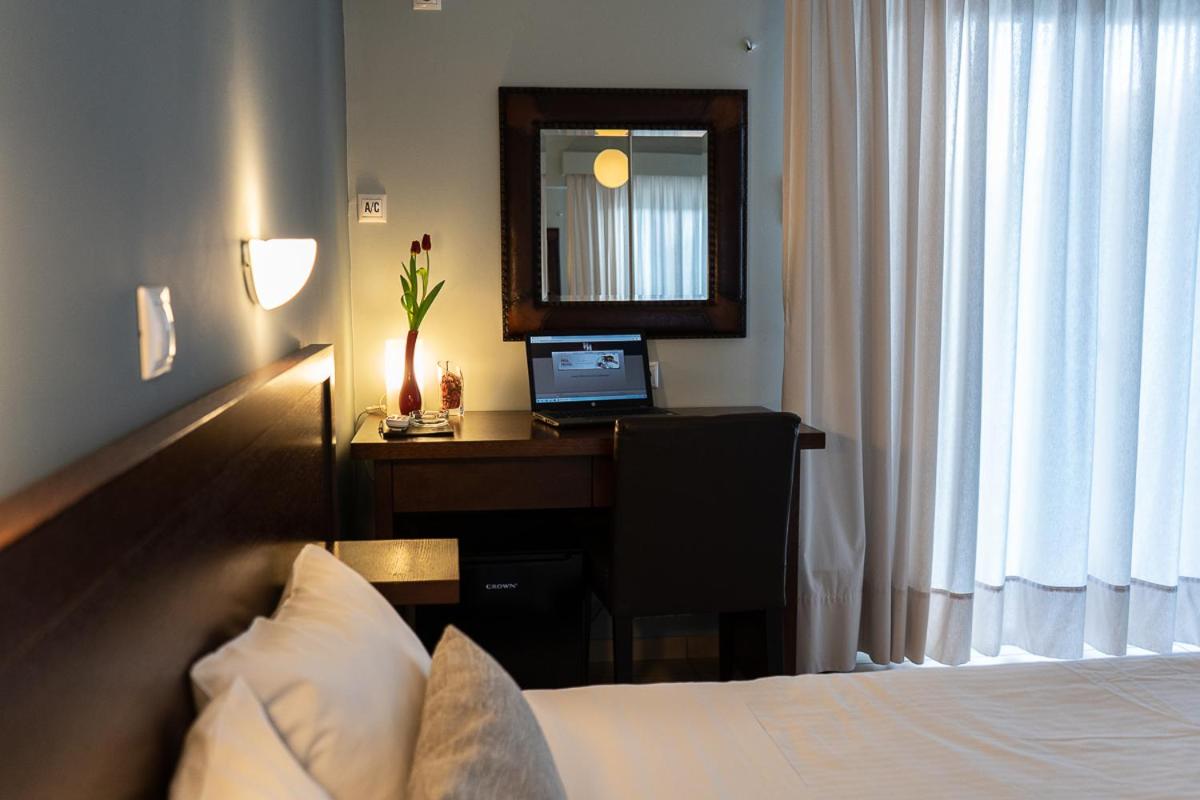 HOTEL HILL - Photo 14