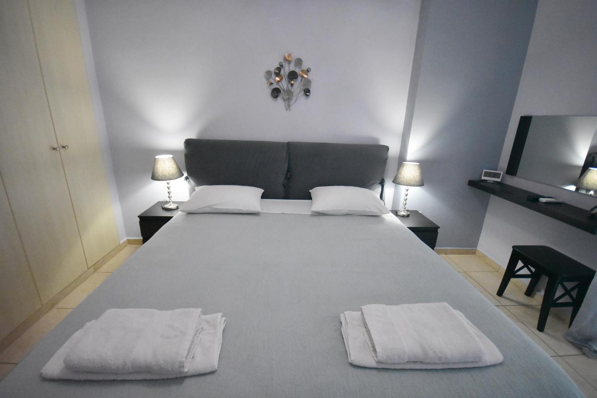 A&J Apartments or Rooms athens airport - Photo 8