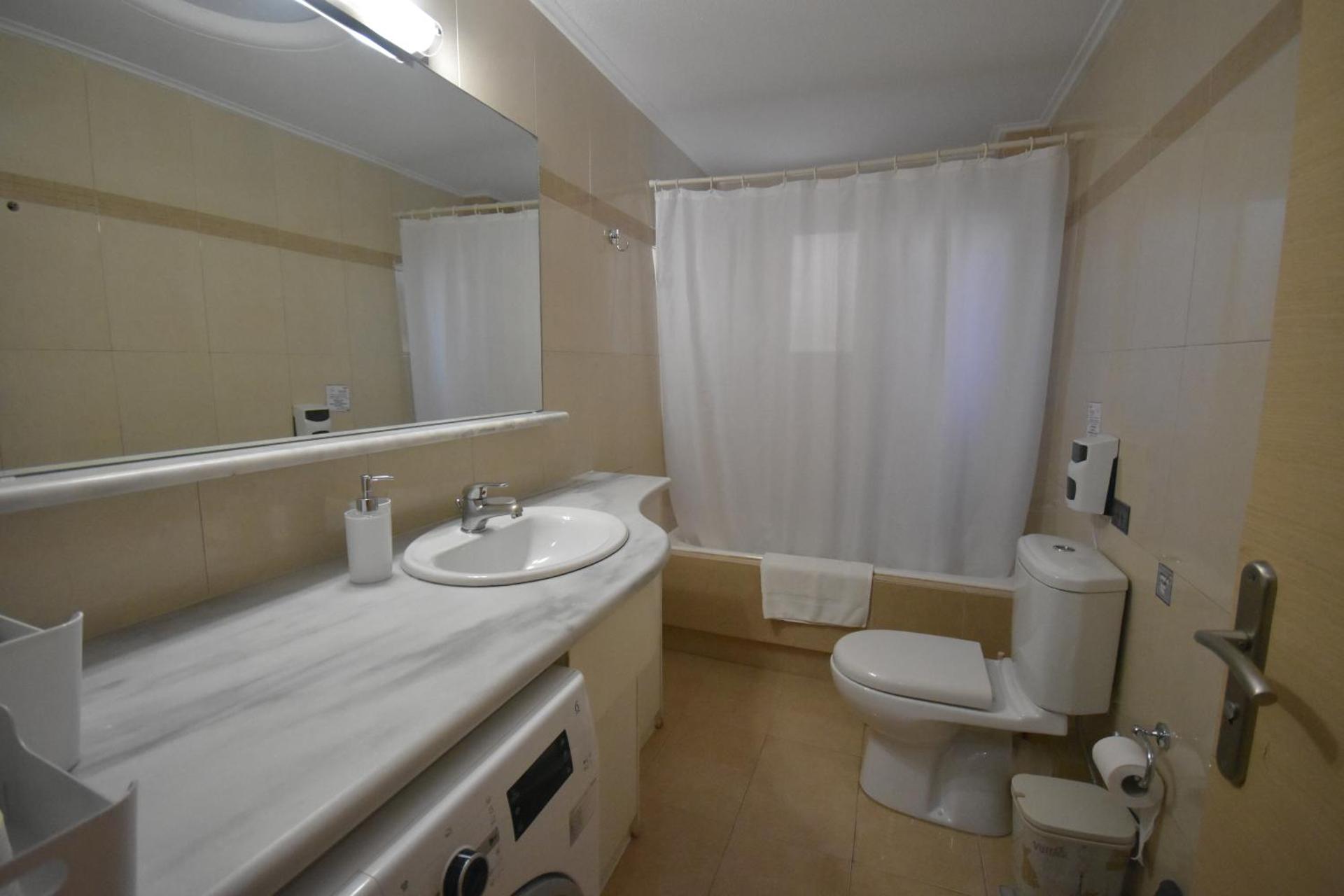 A&J Apartments or Rooms athens airport - Photo 9