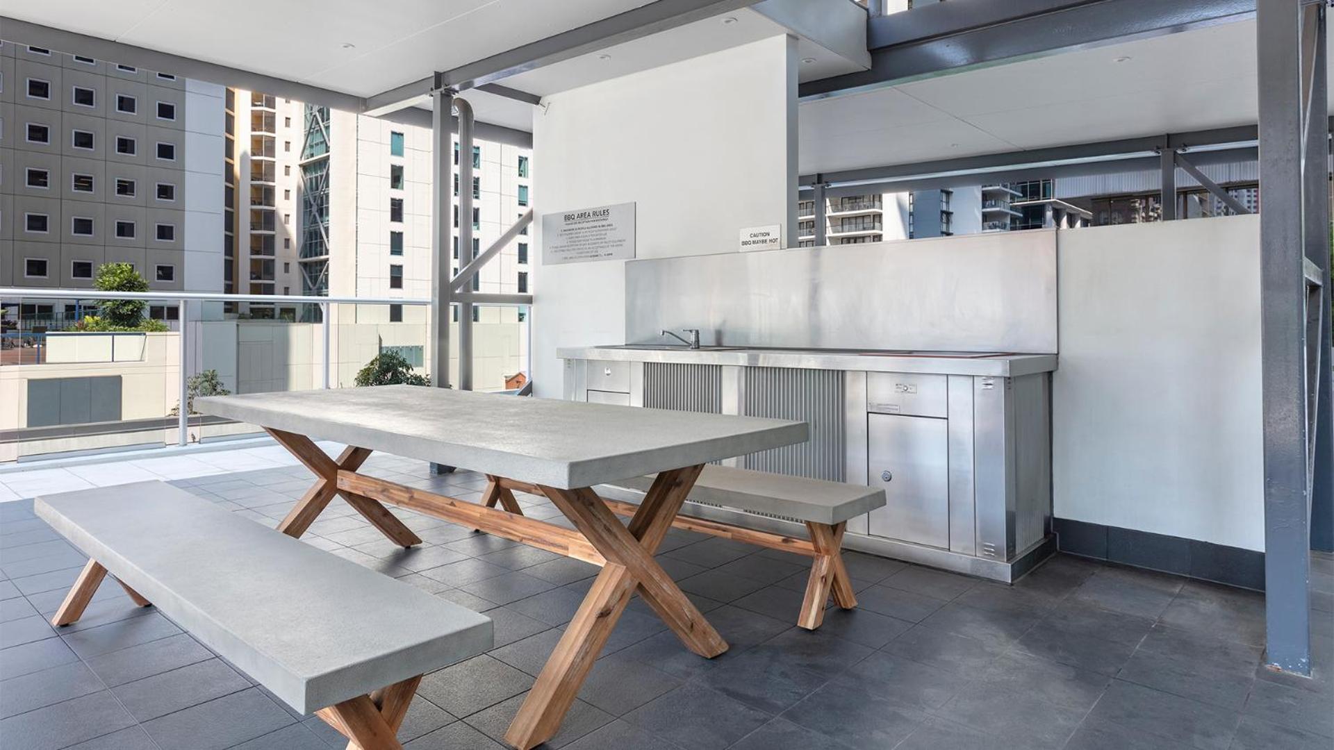 Oaks Brisbane Festival Suites - Photo 3