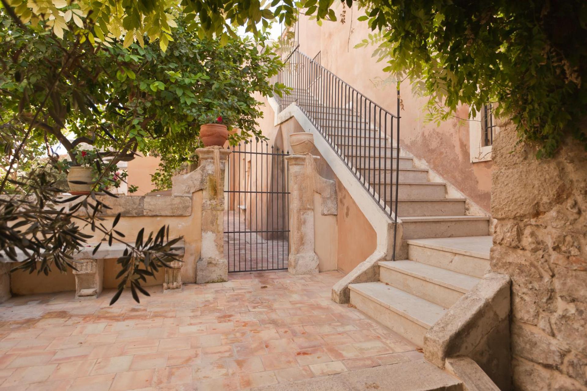 Palazzo Gambuzza - Photo 154