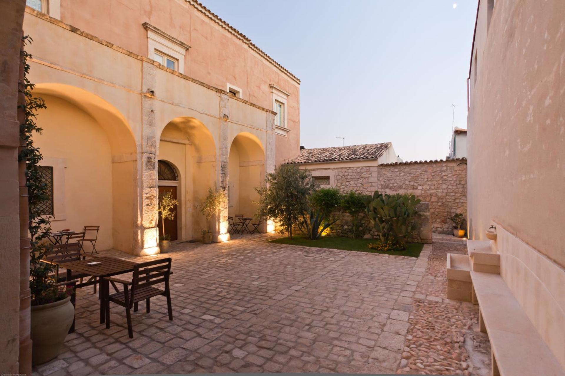 Palazzo Gambuzza - Photo 139