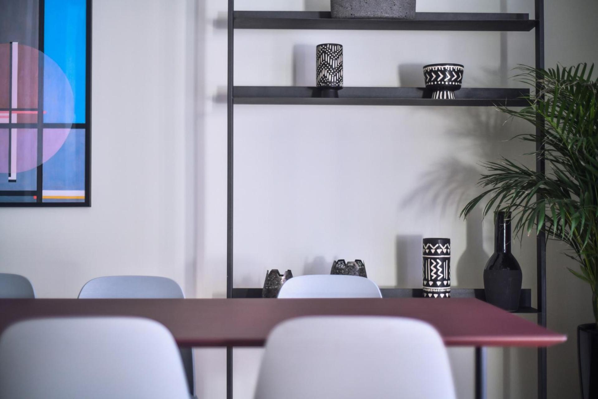 Deluxe Two-Bedroom Apartment with Balcony 2