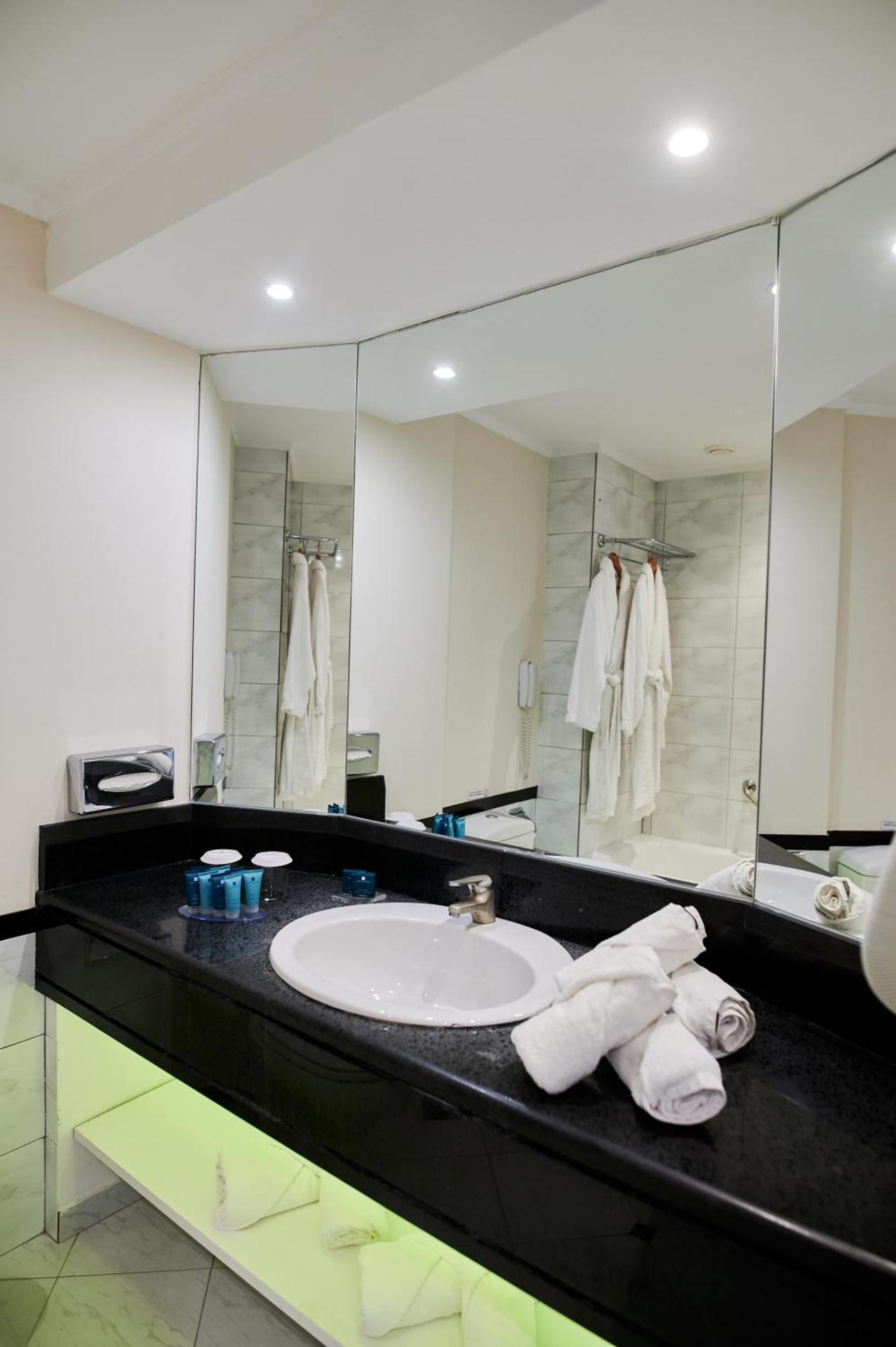 Ramada Plaza by Wyndham Thraki - Photo 6