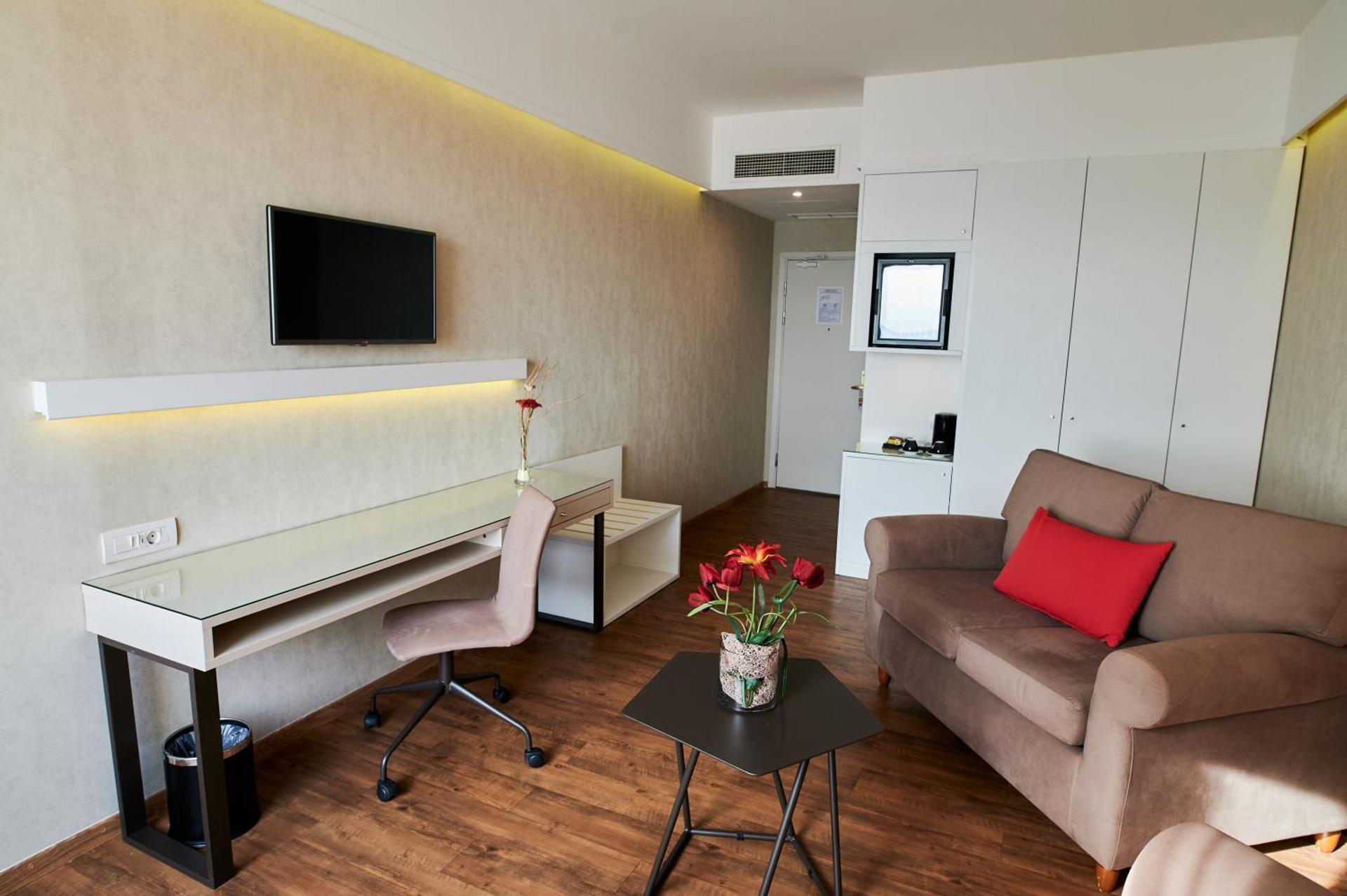Ramada Plaza by Wyndham Thraki - Photo 69