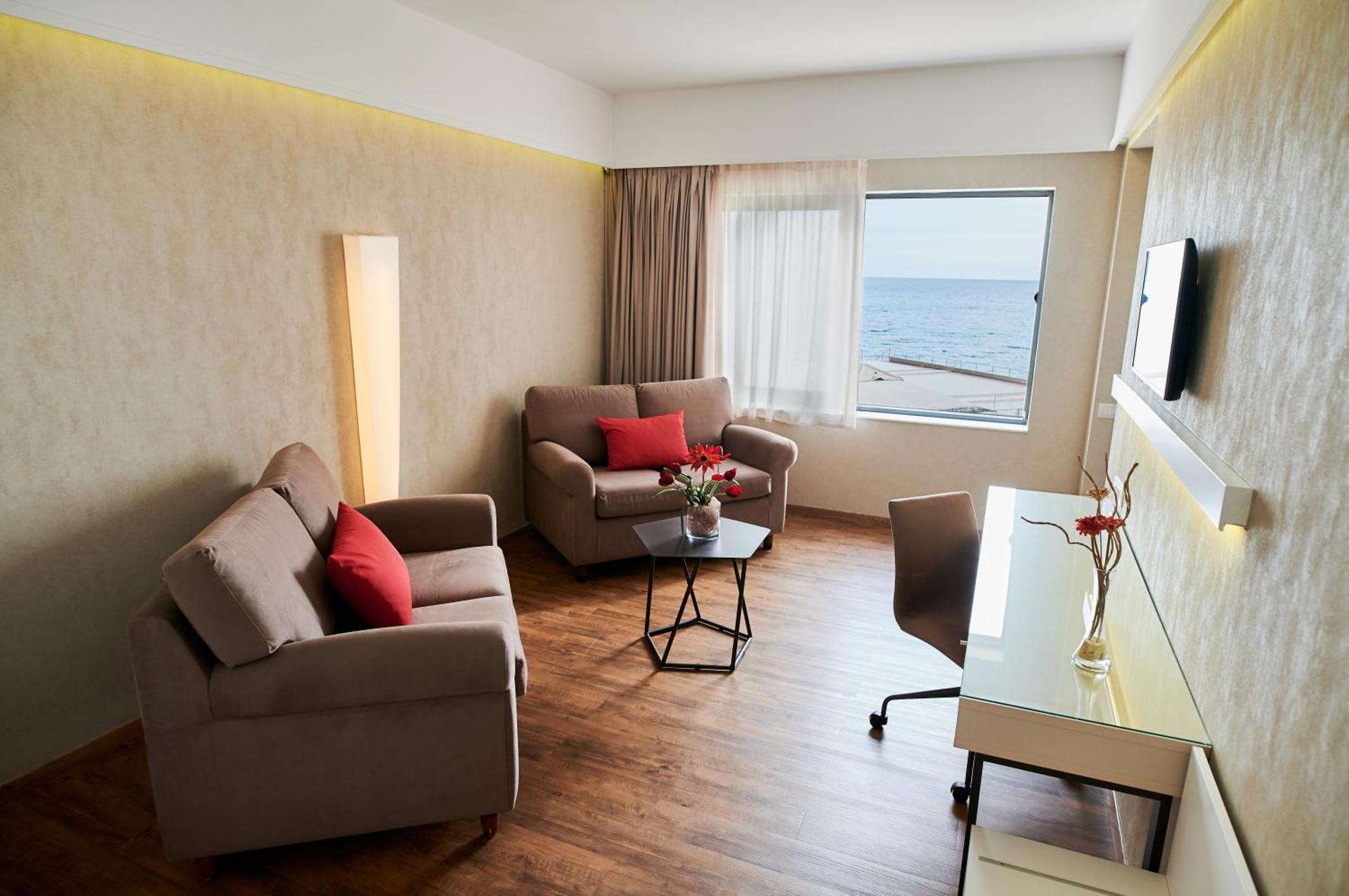 Ramada Plaza by Wyndham Thraki - Photo 70