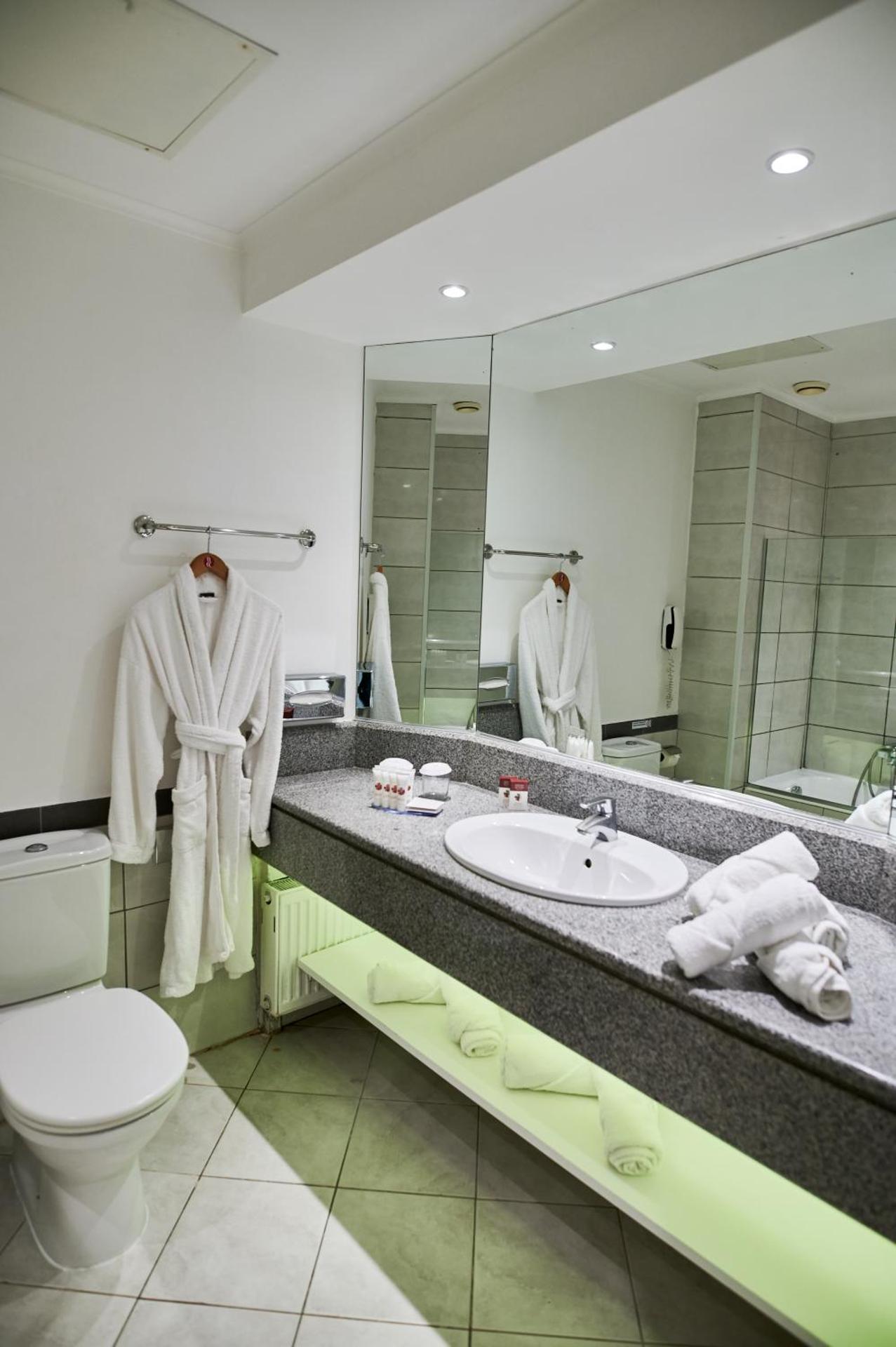 Ramada Plaza by Wyndham Thraki - Photo 48