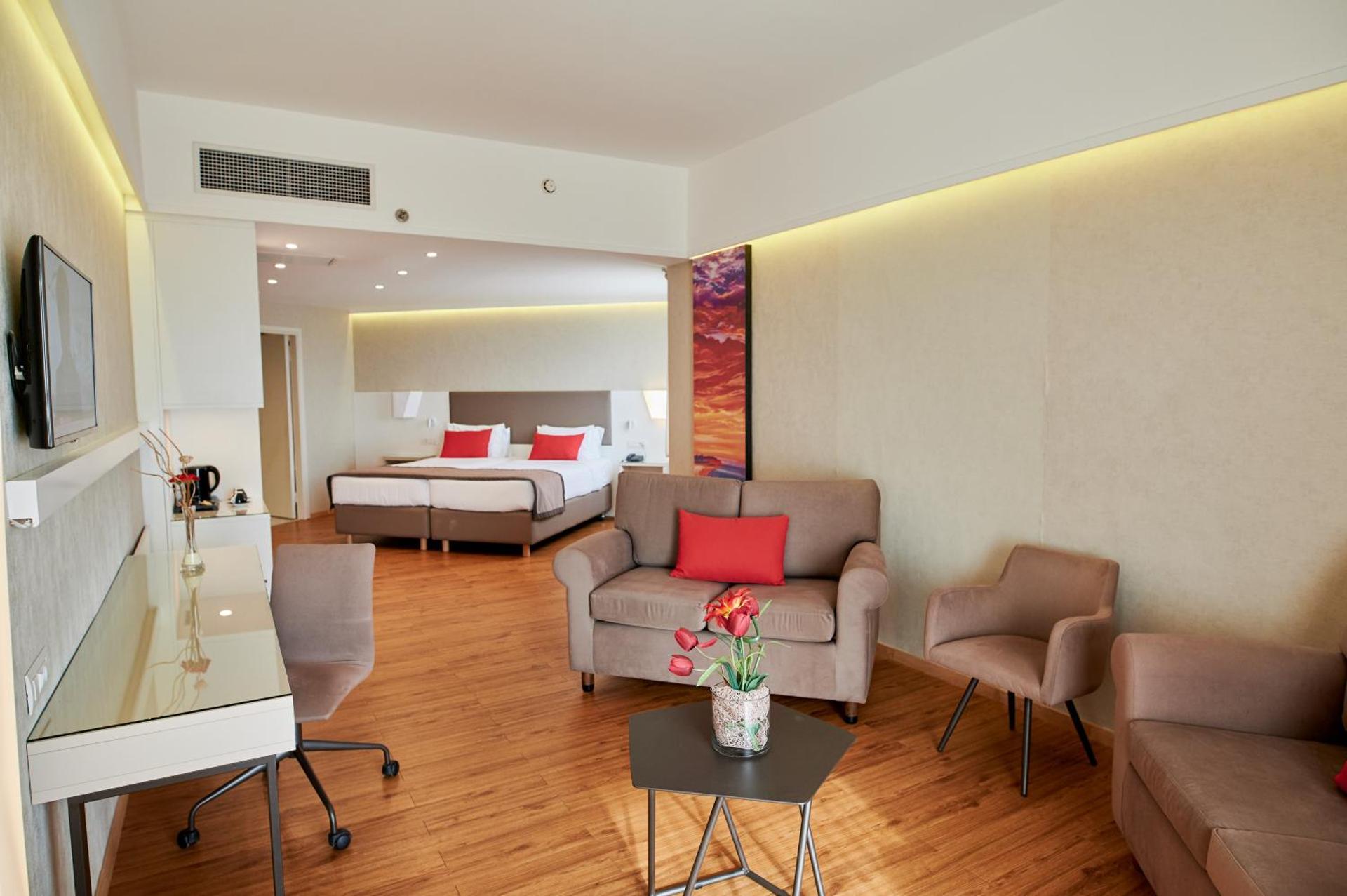 Ramada Plaza by Wyndham Thraki - Photo 58