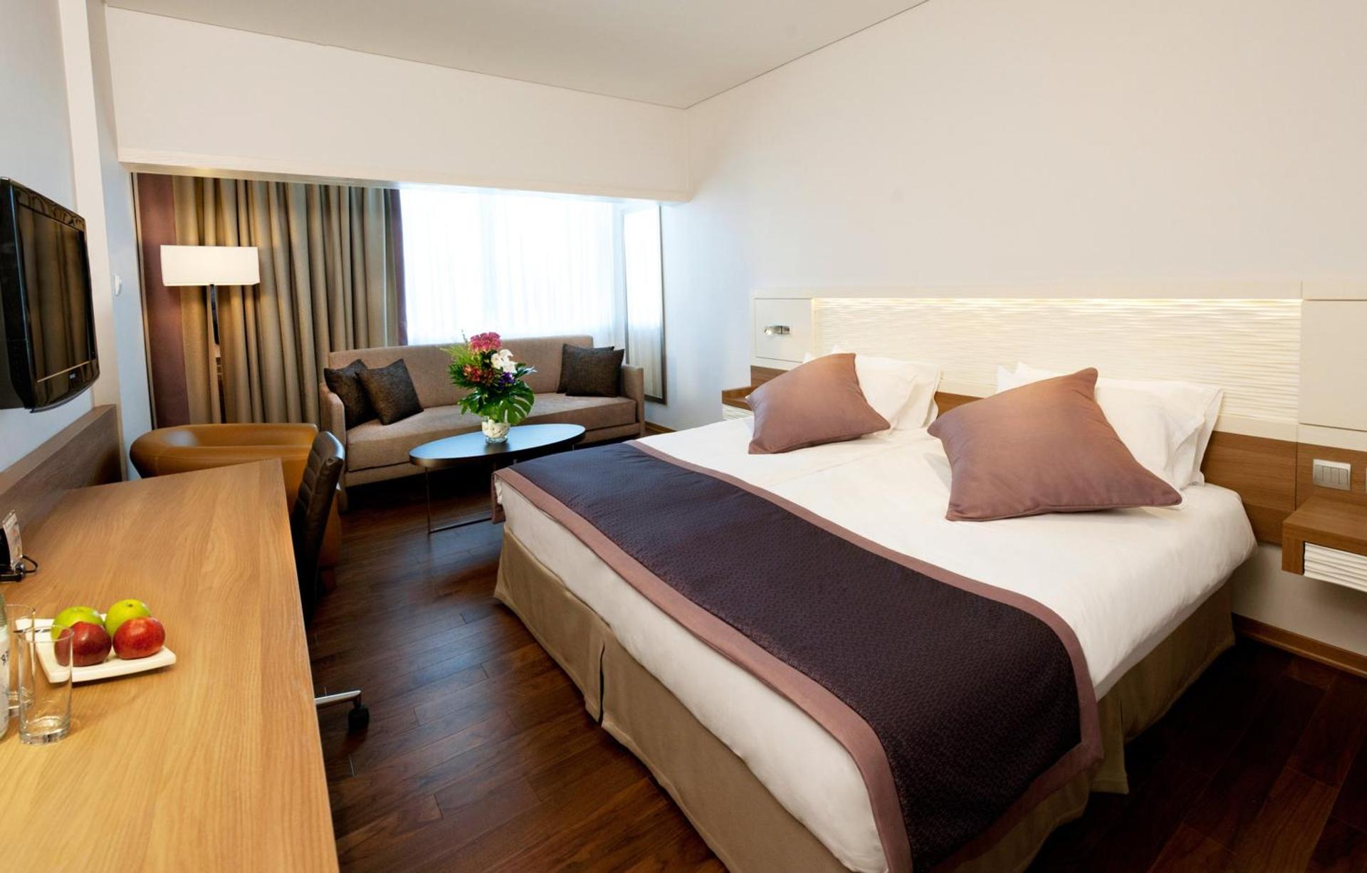 Crowne Plaza Limassol by IHG - Photo 15