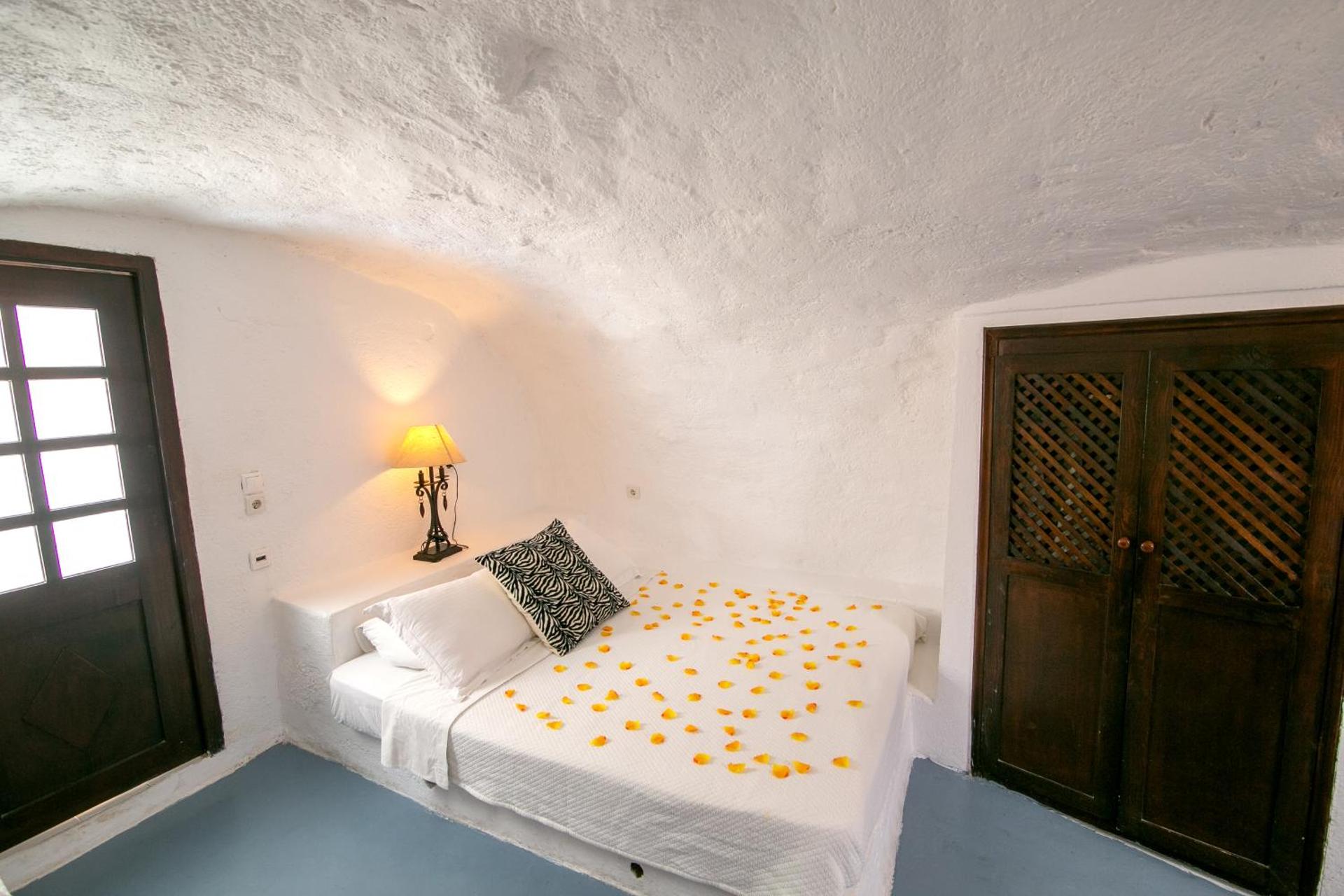 Alexander's Suites - Photo 48