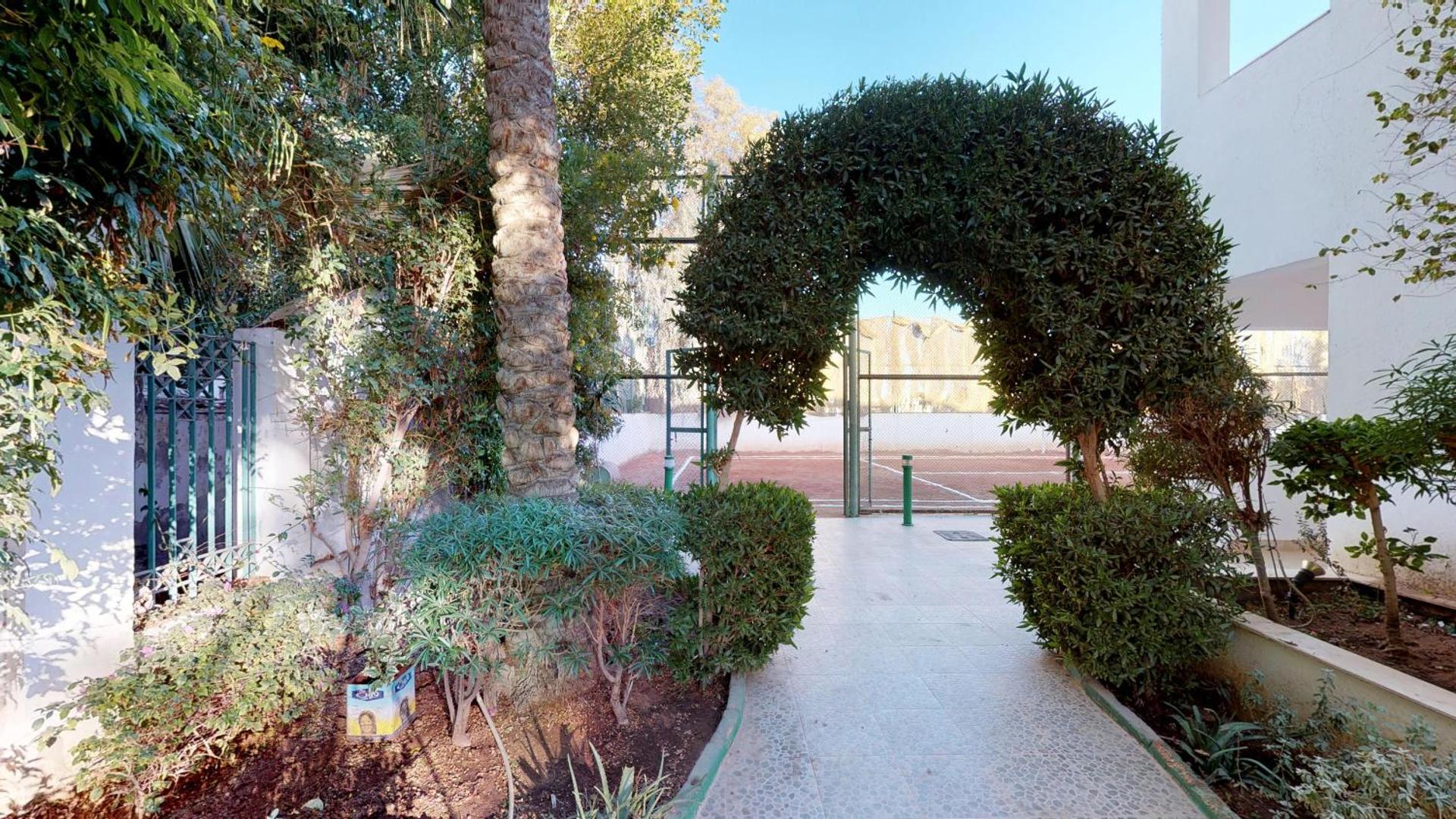 Falcon Hills Hotel - Photo 32