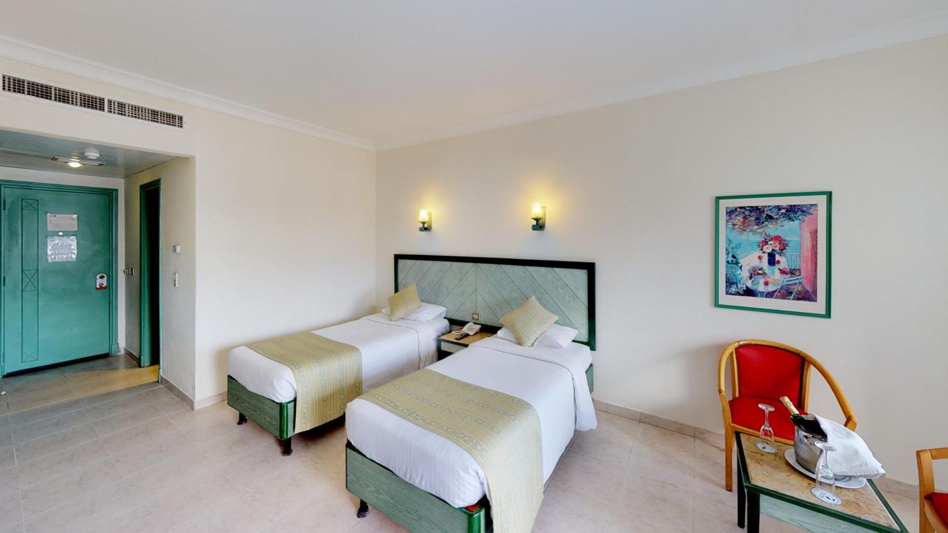 Falcon Hills Hotel - Photo 24