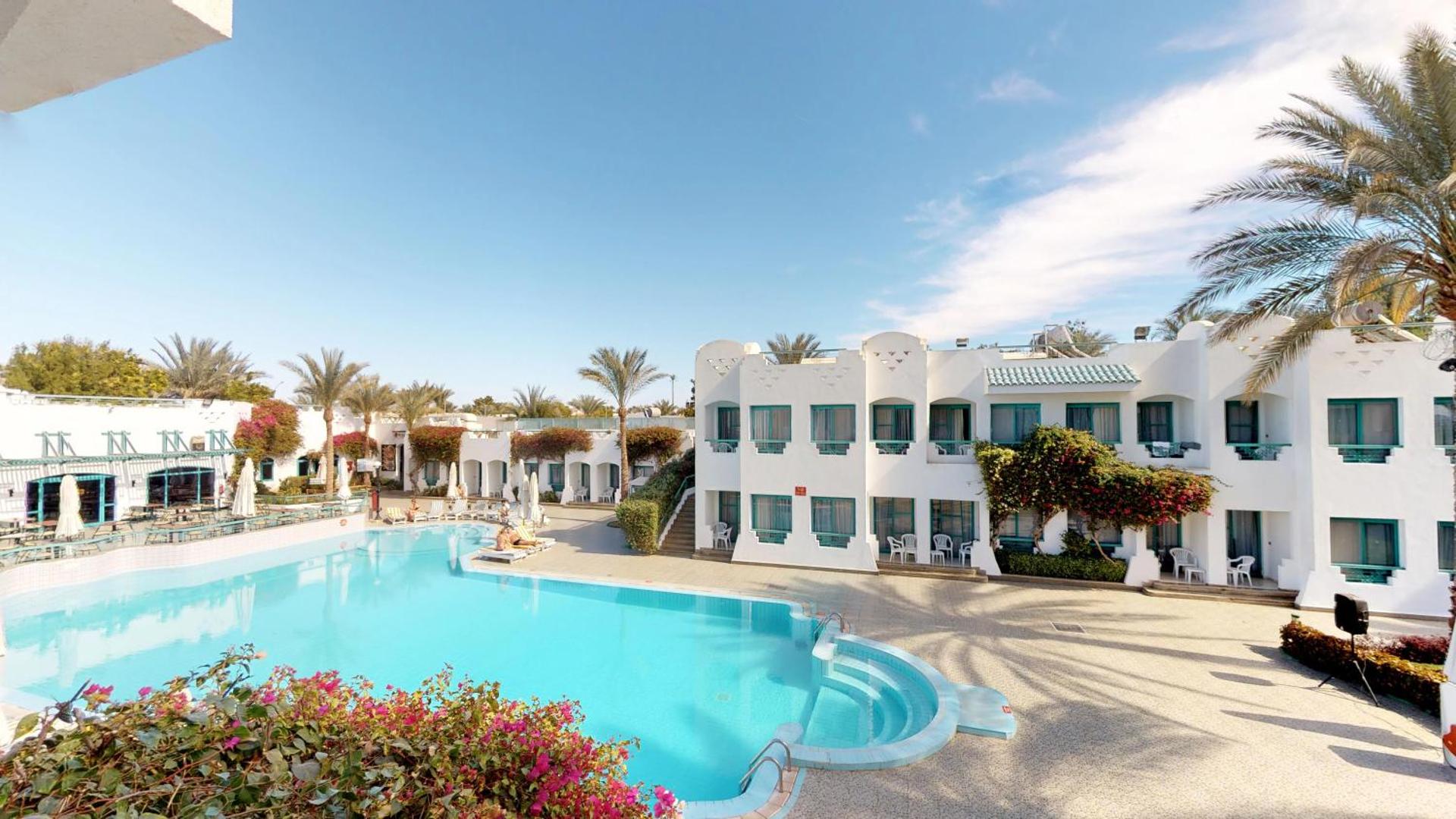 Falcon Hills Hotel - Photo 20