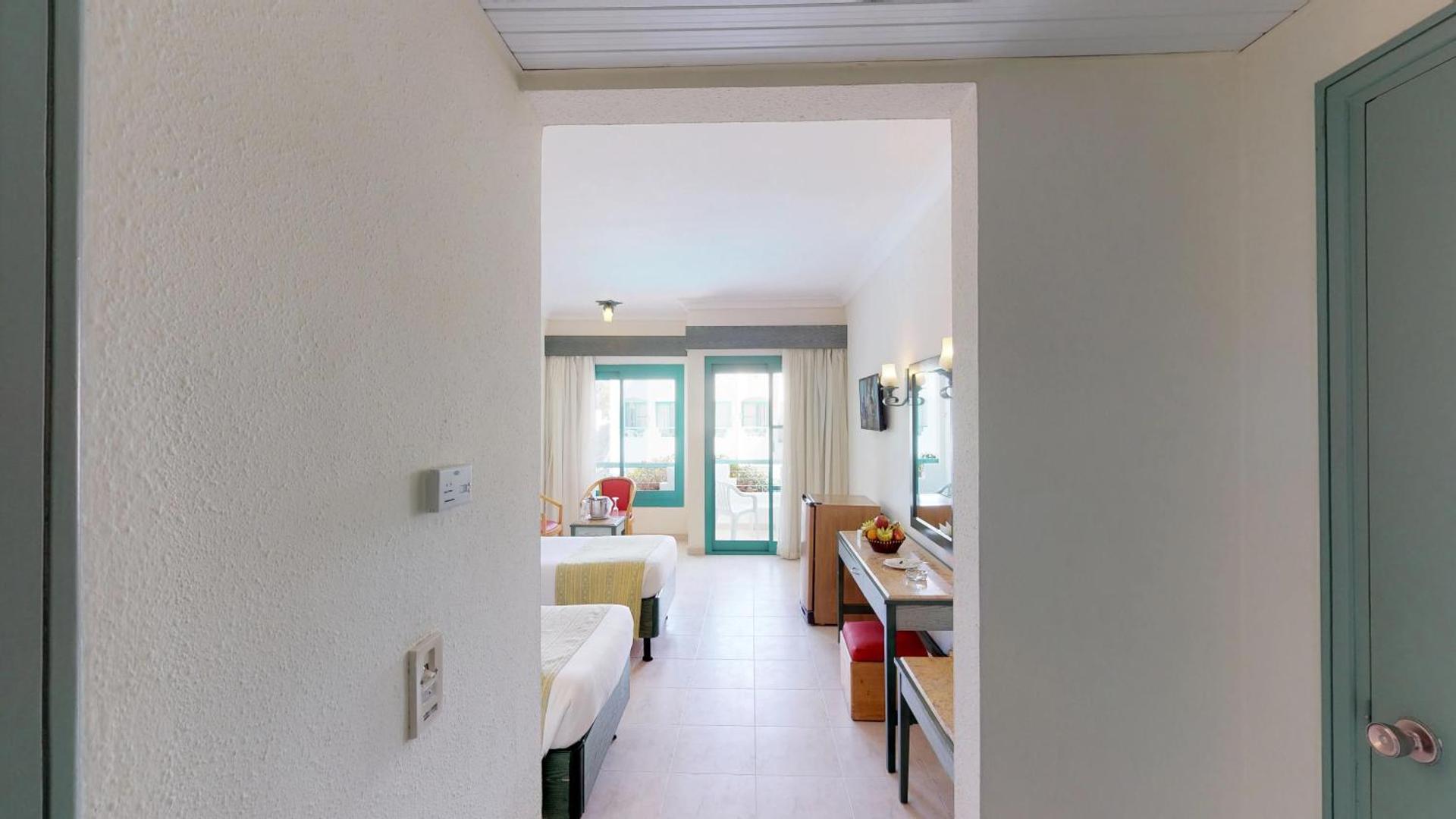 Falcon Hills Hotel - Photo 30