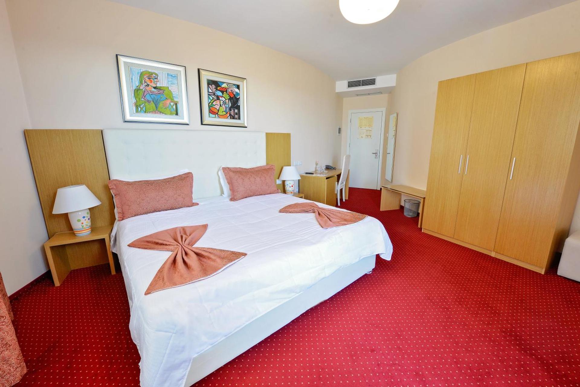 Jolly Hotel - Photo 35