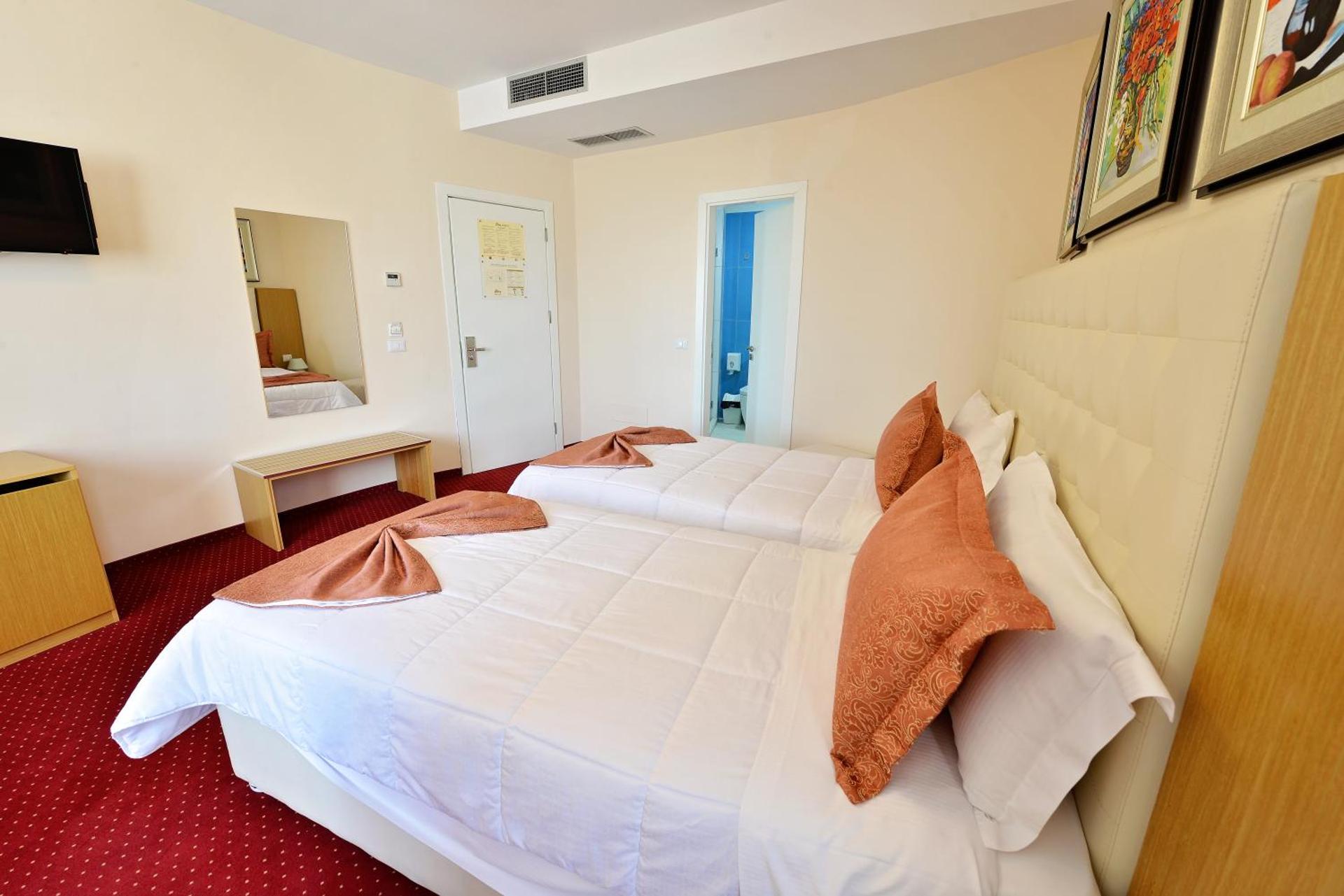 Jolly Hotel - Photo 28