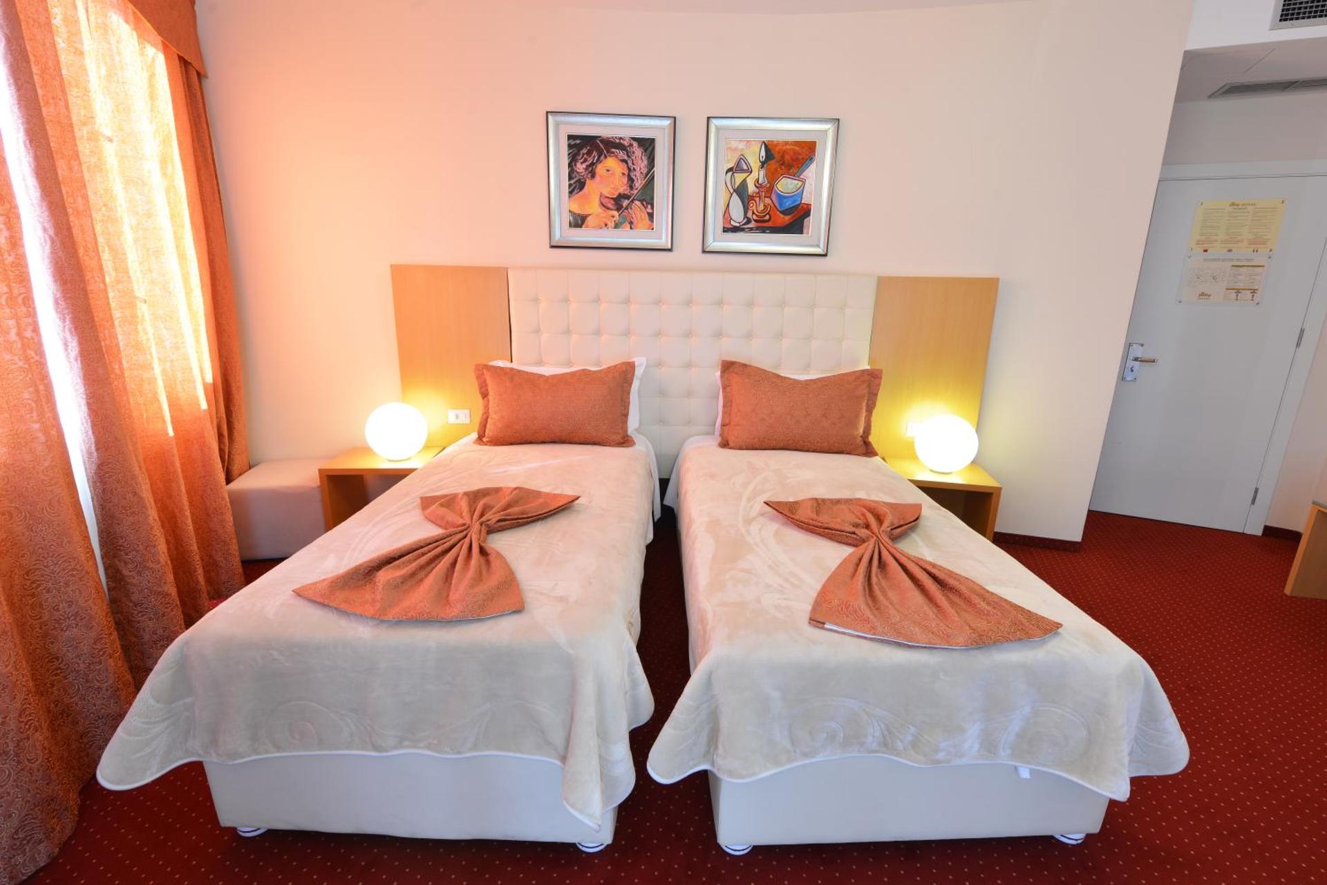 Jolly Hotel - Photo 32