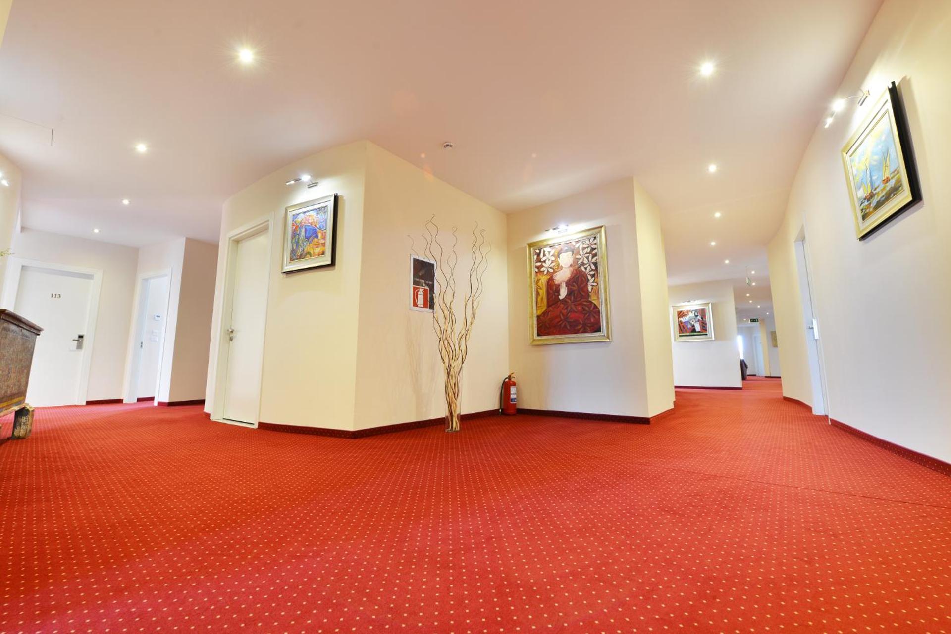 Jolly Hotel - Photo 16